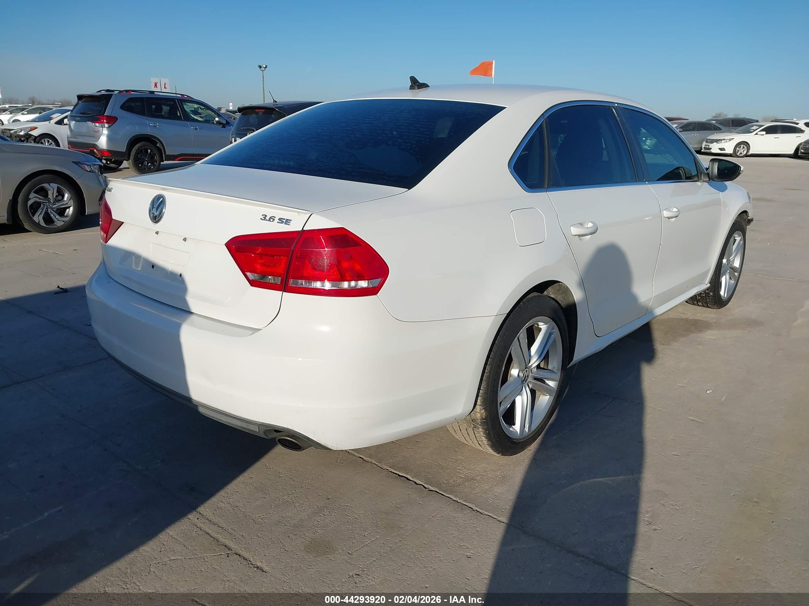 VOLKSWAGEN PASSAT image 4