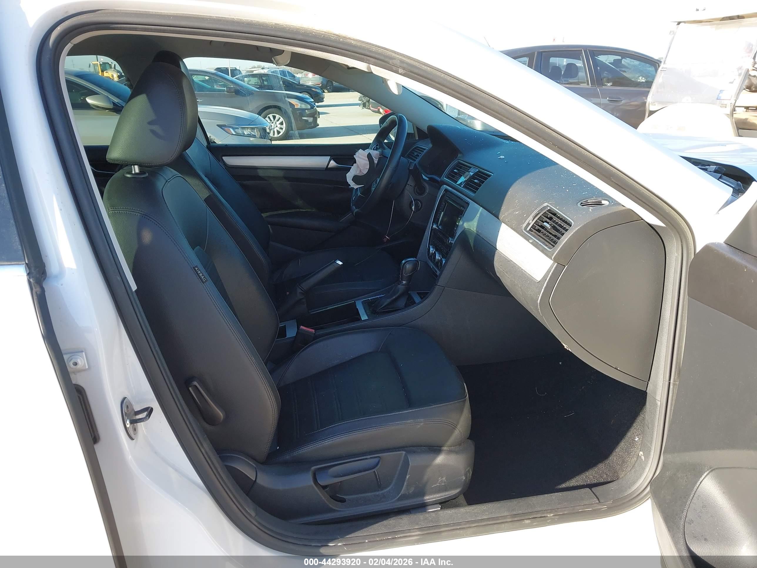 VOLKSWAGEN PASSAT image 5
