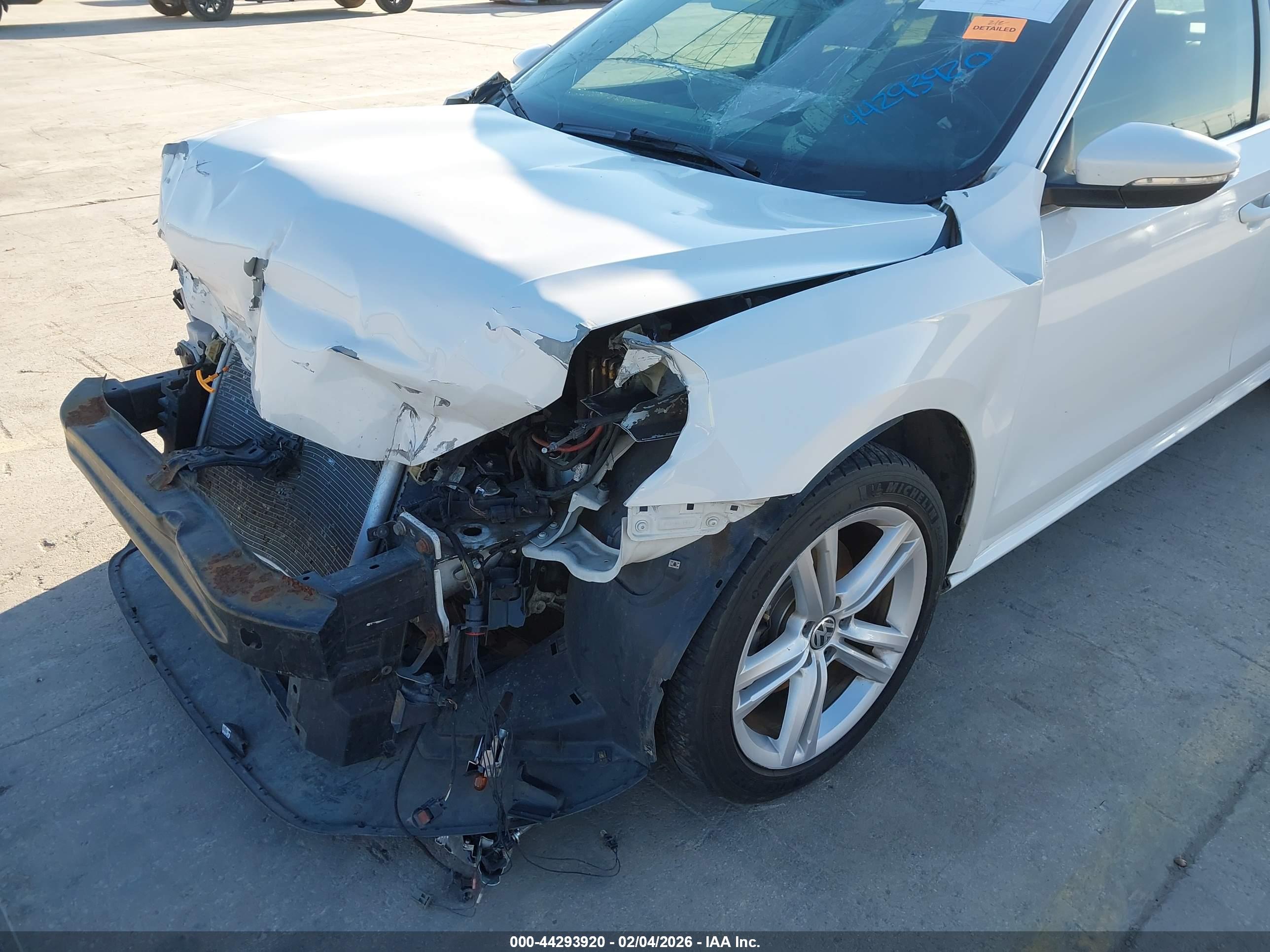 VOLKSWAGEN PASSAT image 6