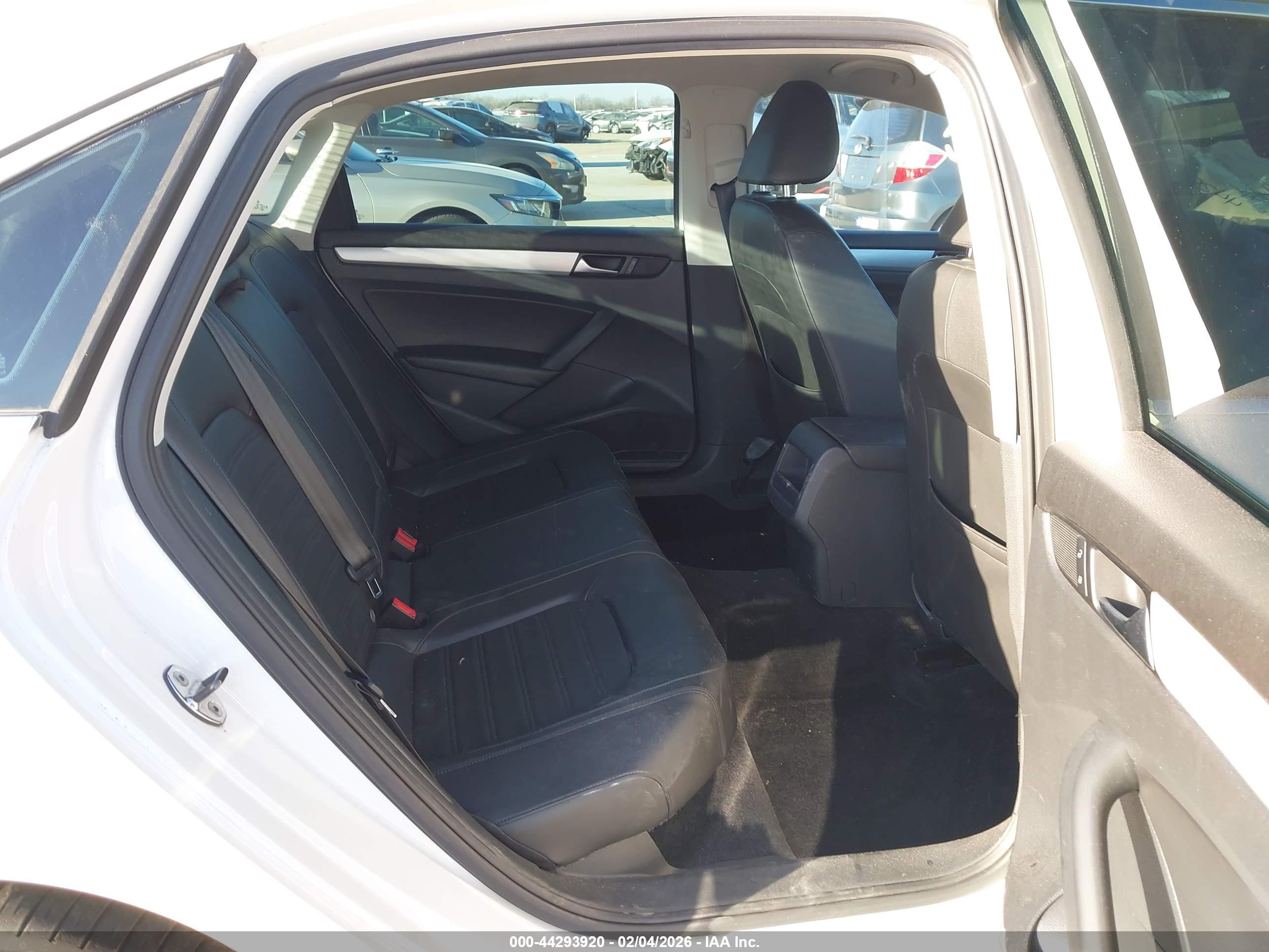 VOLKSWAGEN PASSAT image 8