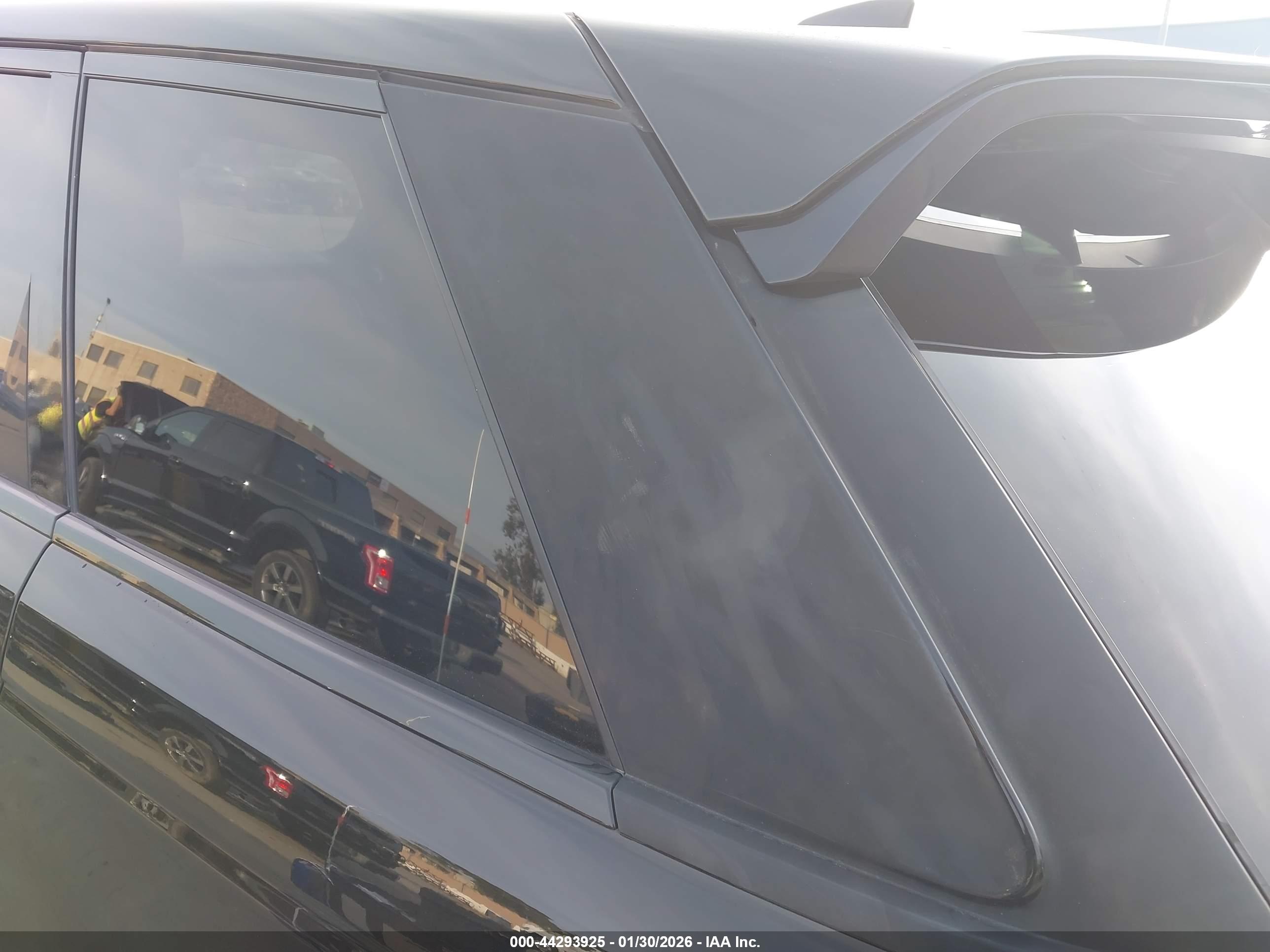 LAND ROVER image 6