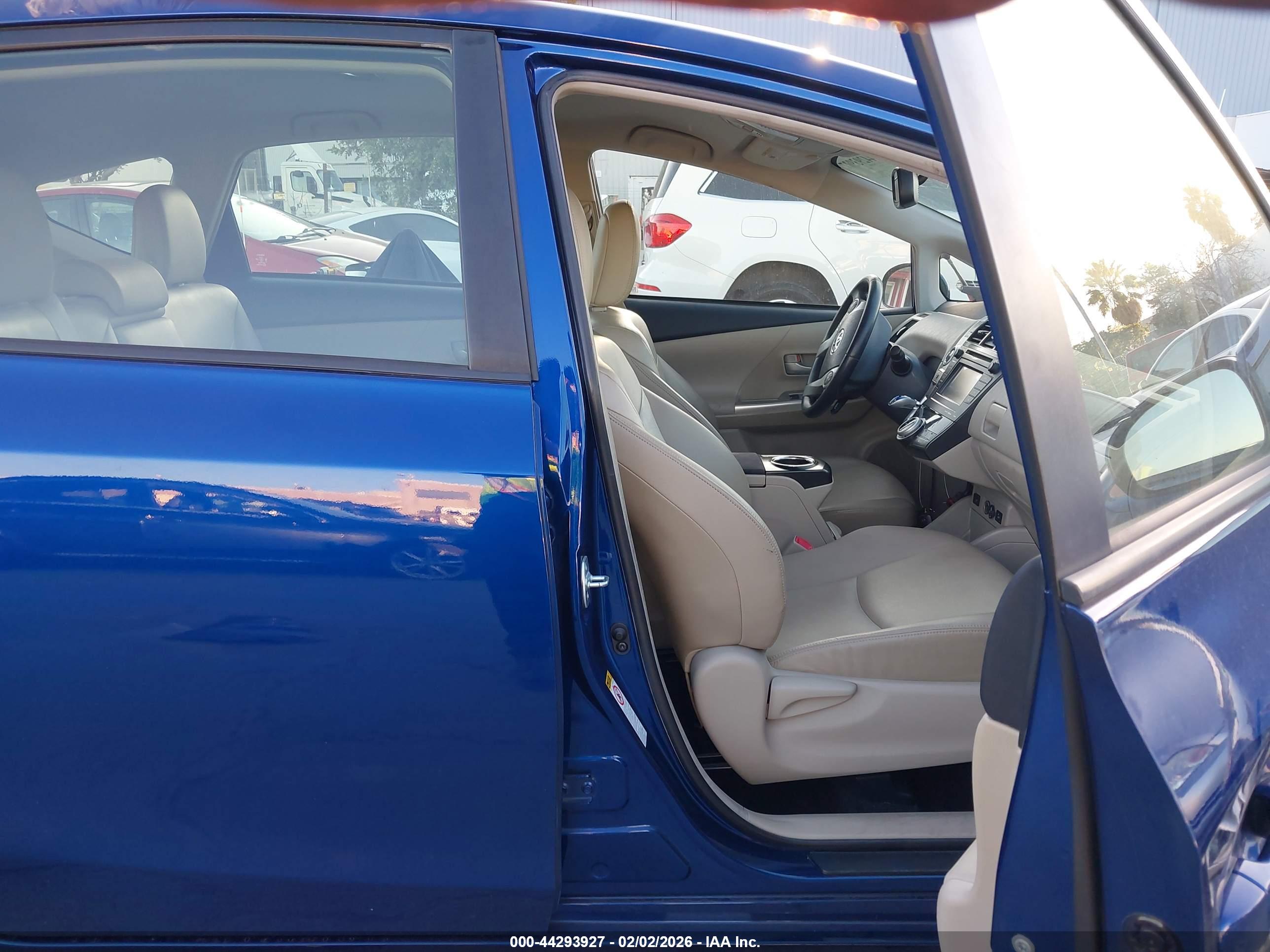 TOYOTA PRIUS image 5