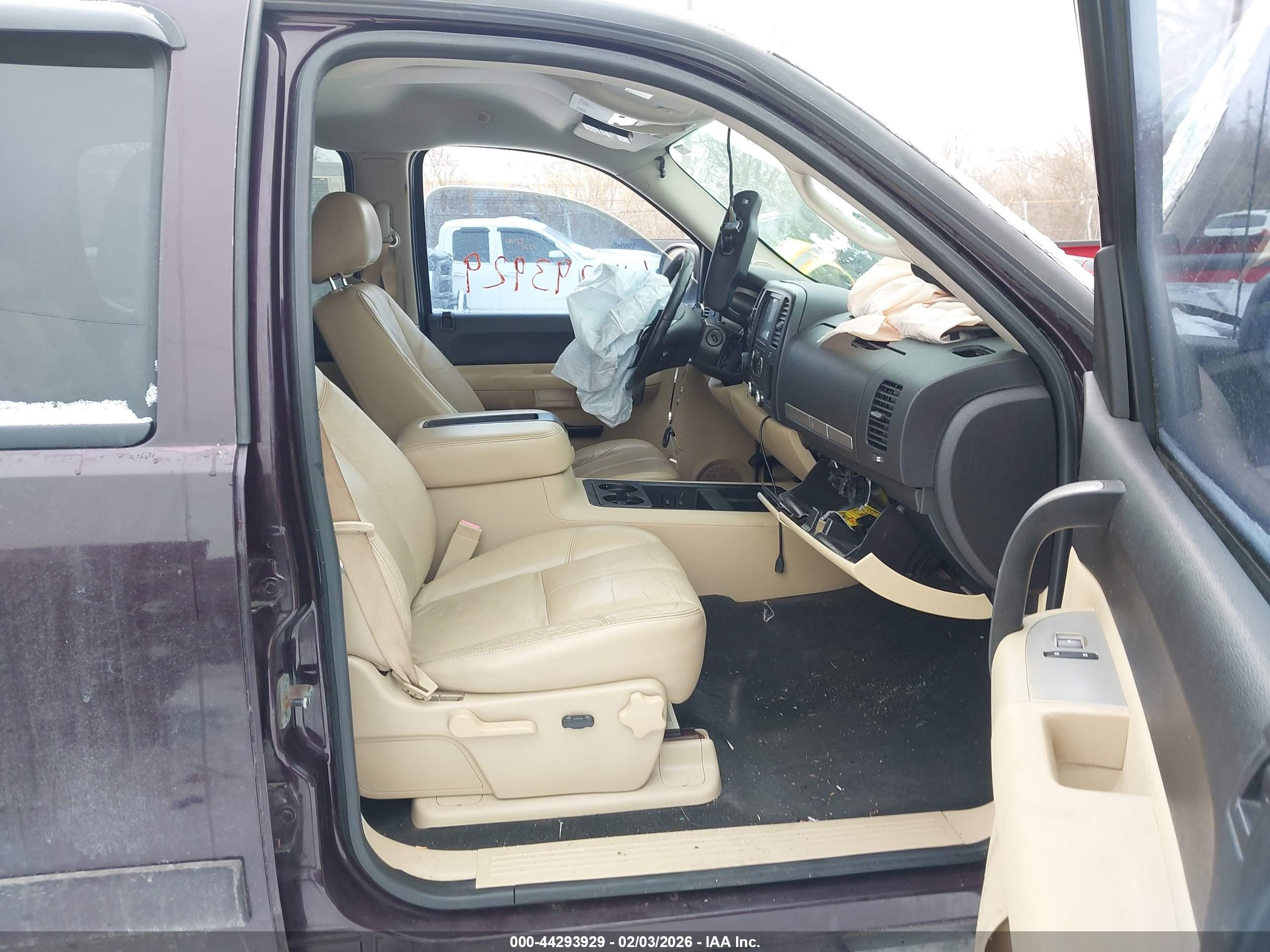 CHEVROLET SILVERADO image 5