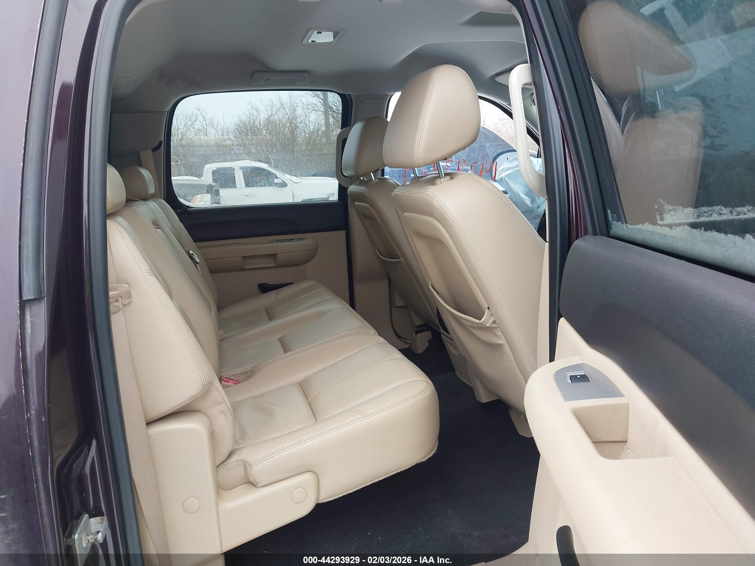 CHEVROLET SILVERADO image 8
