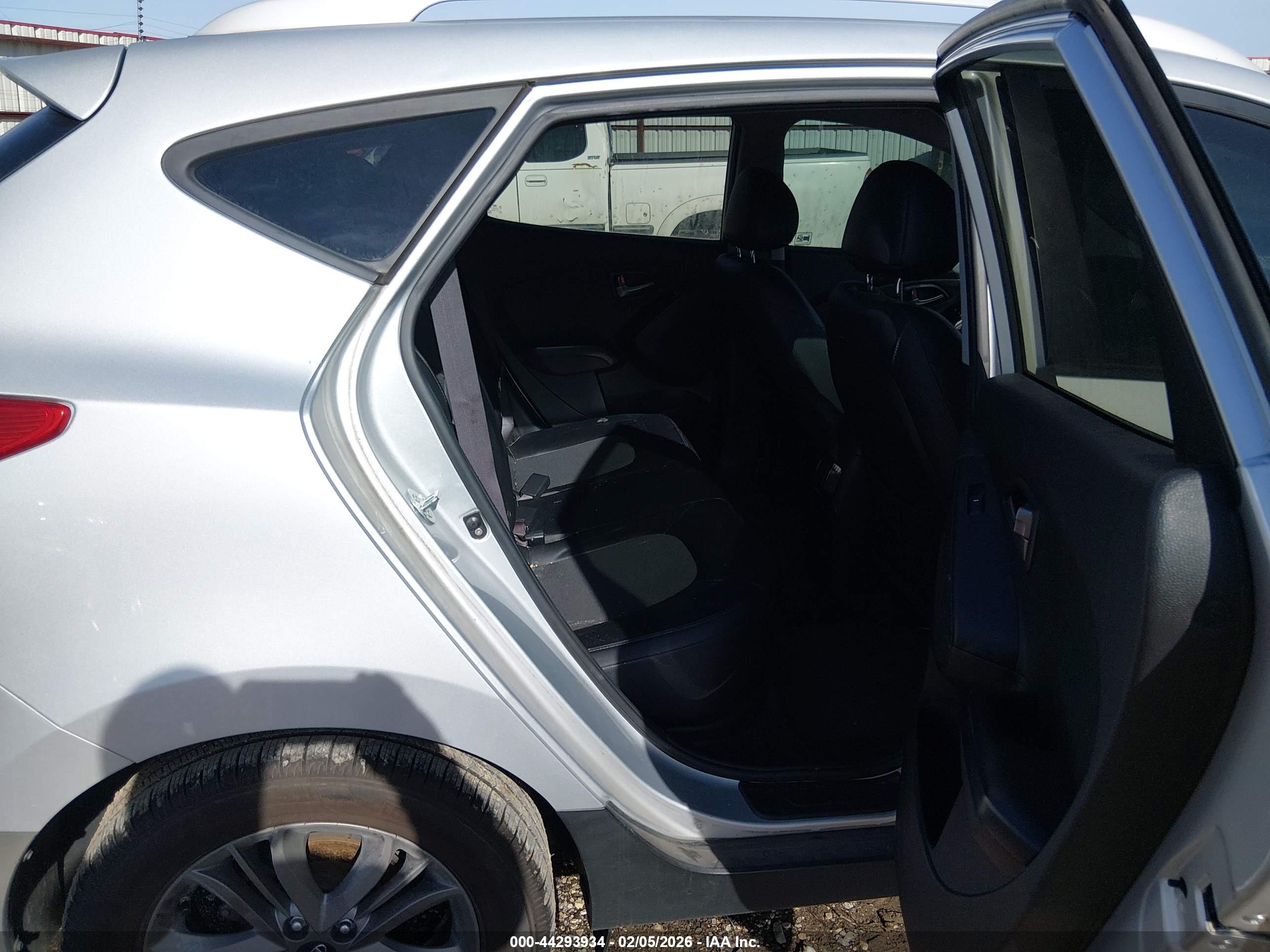 HYUNDAI TUCSON image 8