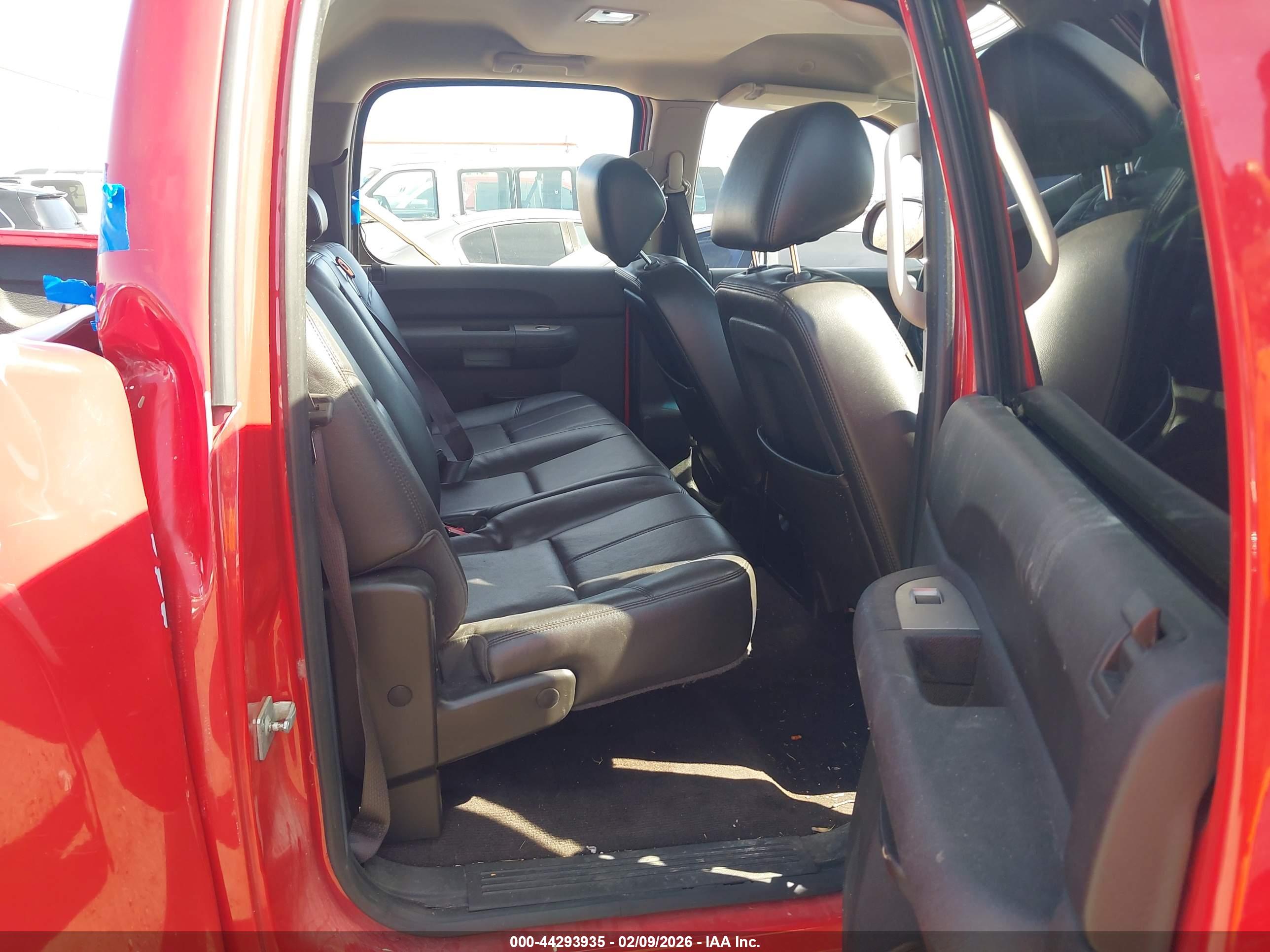 CHEVROLET SILVERADO image 8