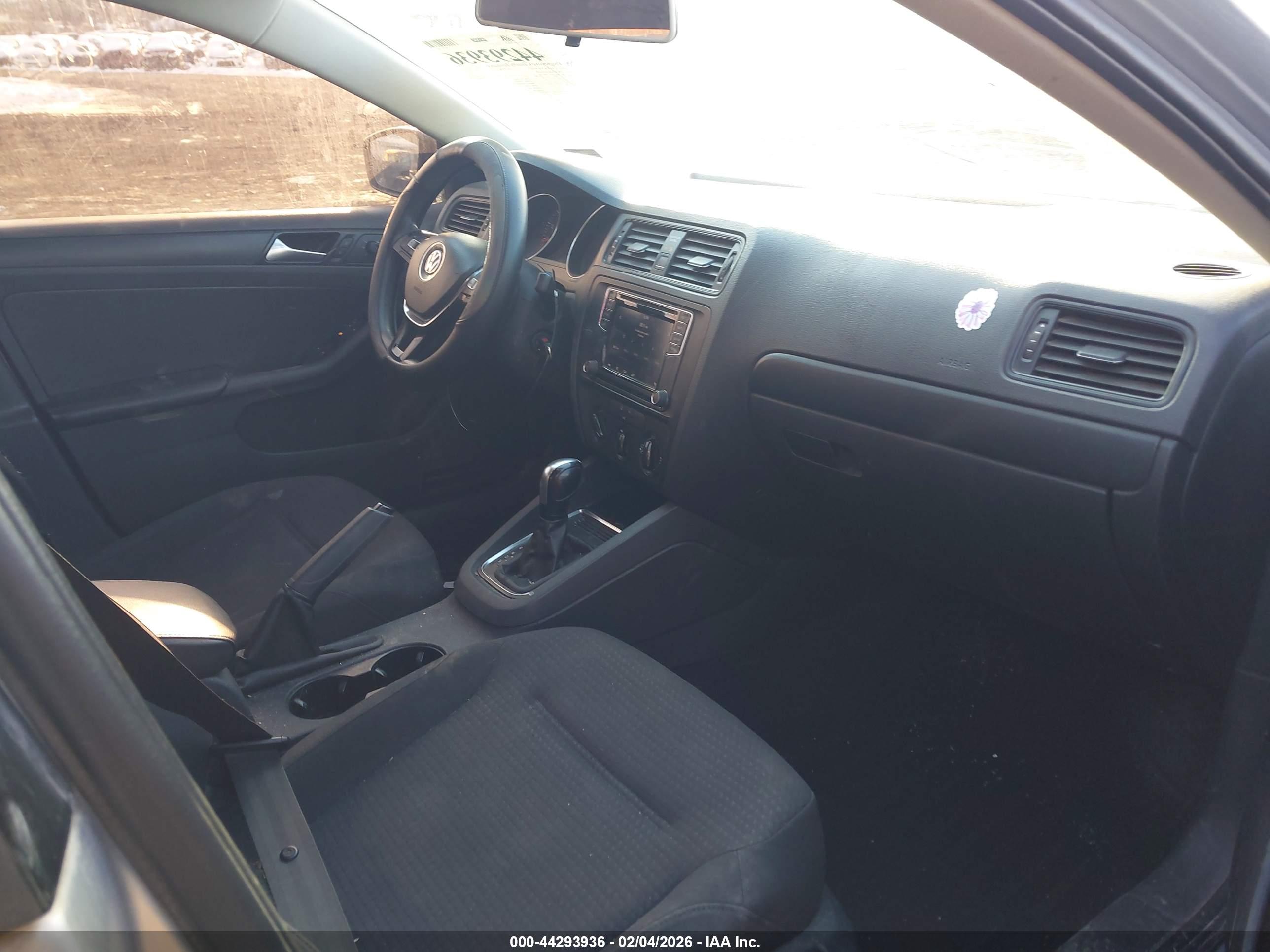 VOLKSWAGEN JETTA image 5