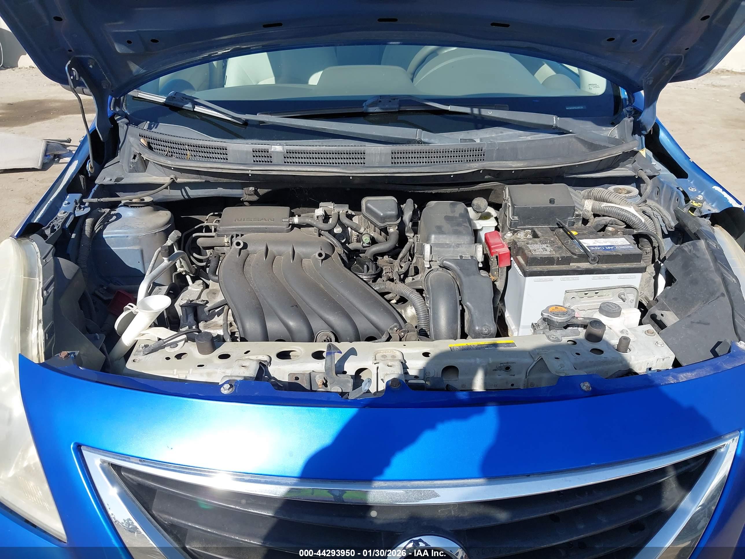 NISSAN VERSA image 10