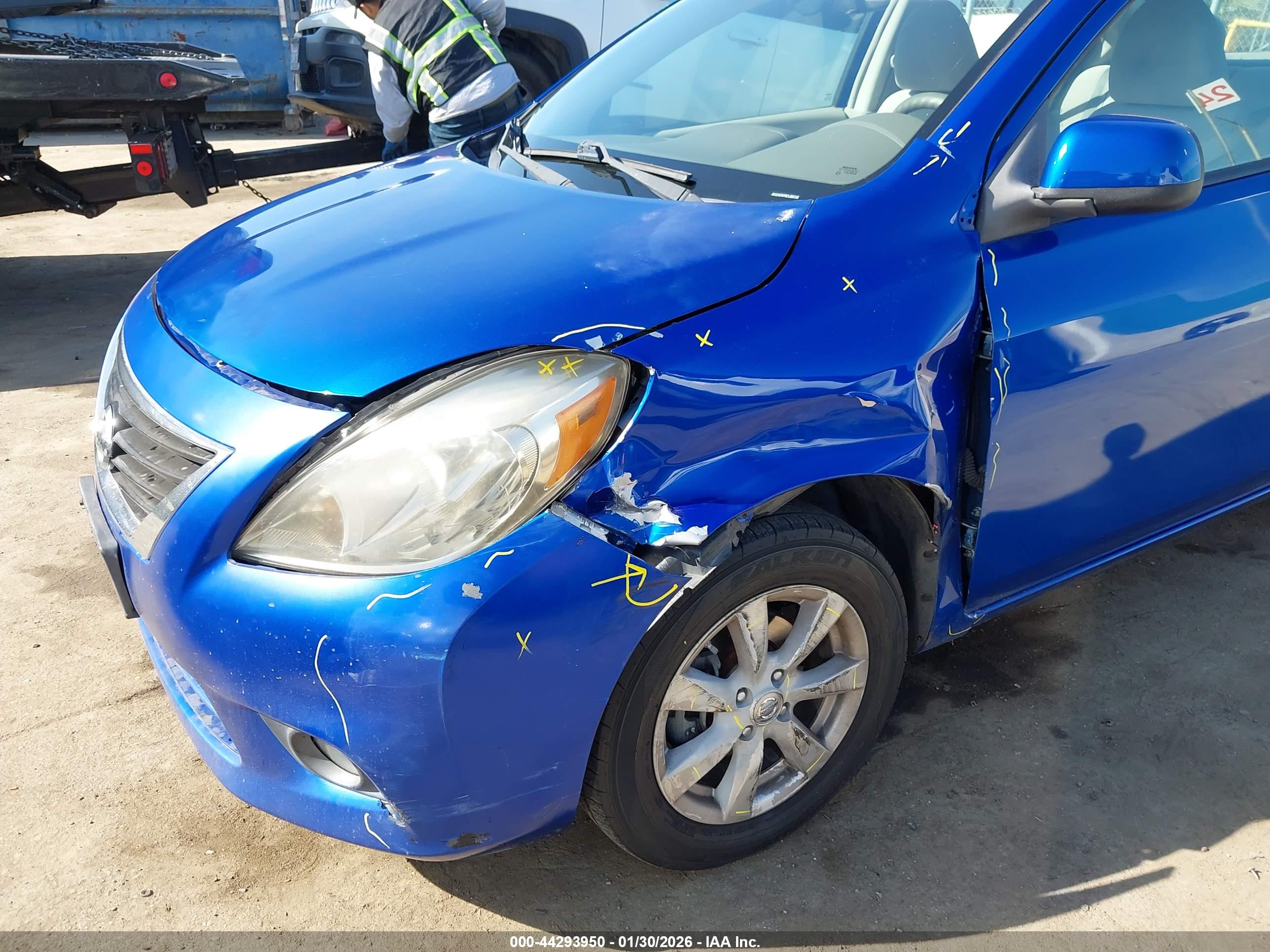 NISSAN VERSA image 6