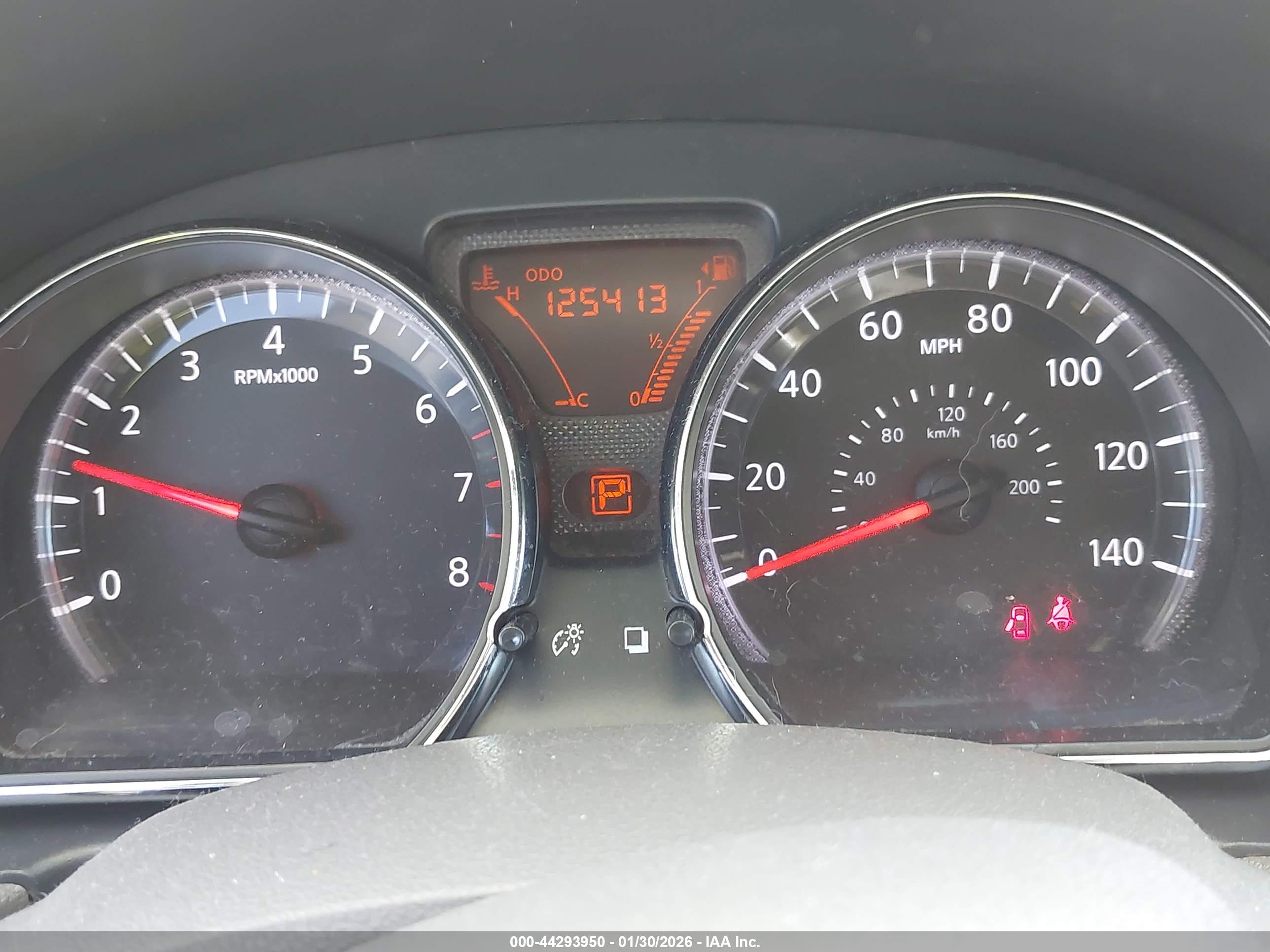 NISSAN VERSA image 7