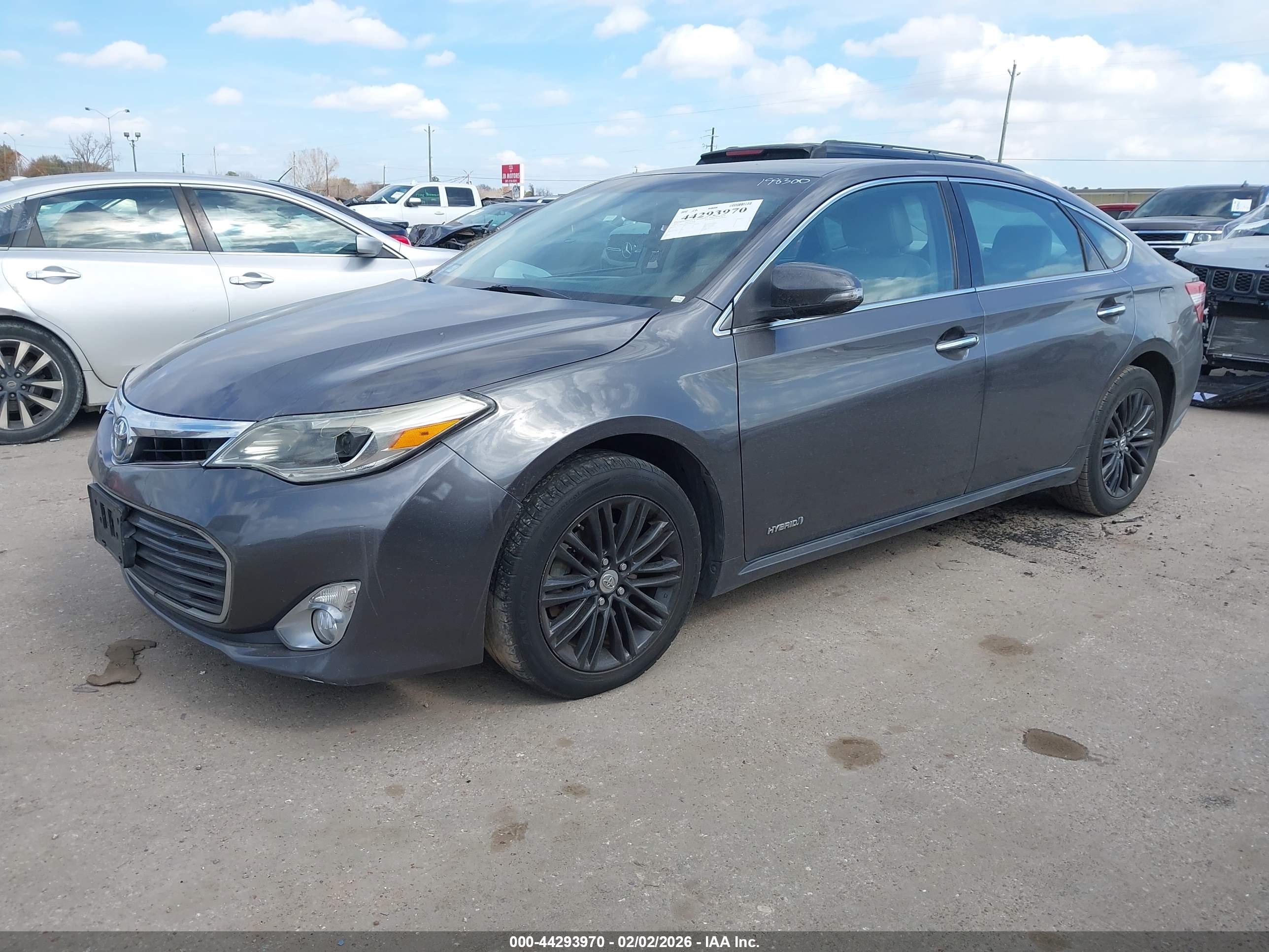 TOYOTA AVALON image 2