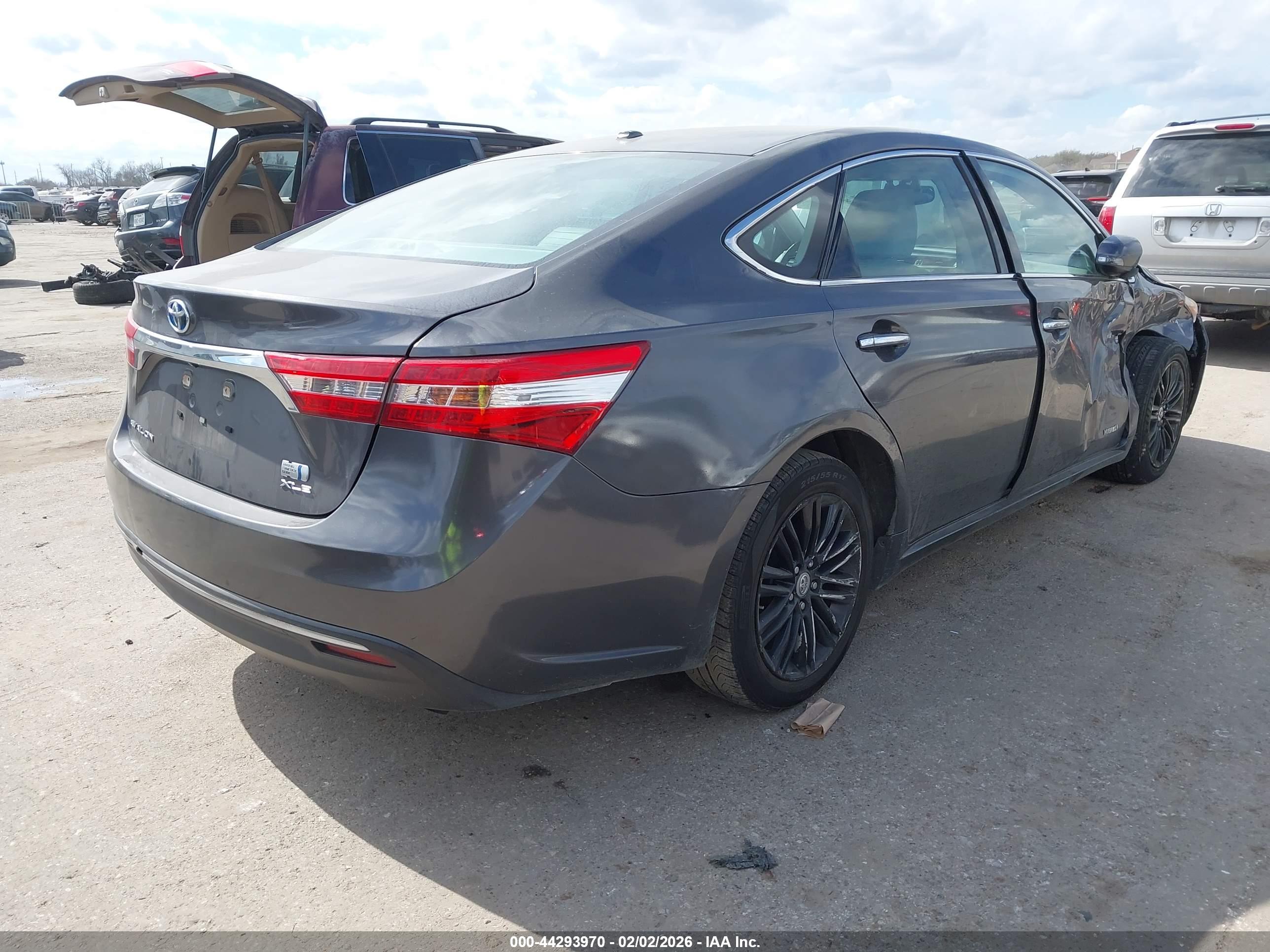 TOYOTA AVALON image 4