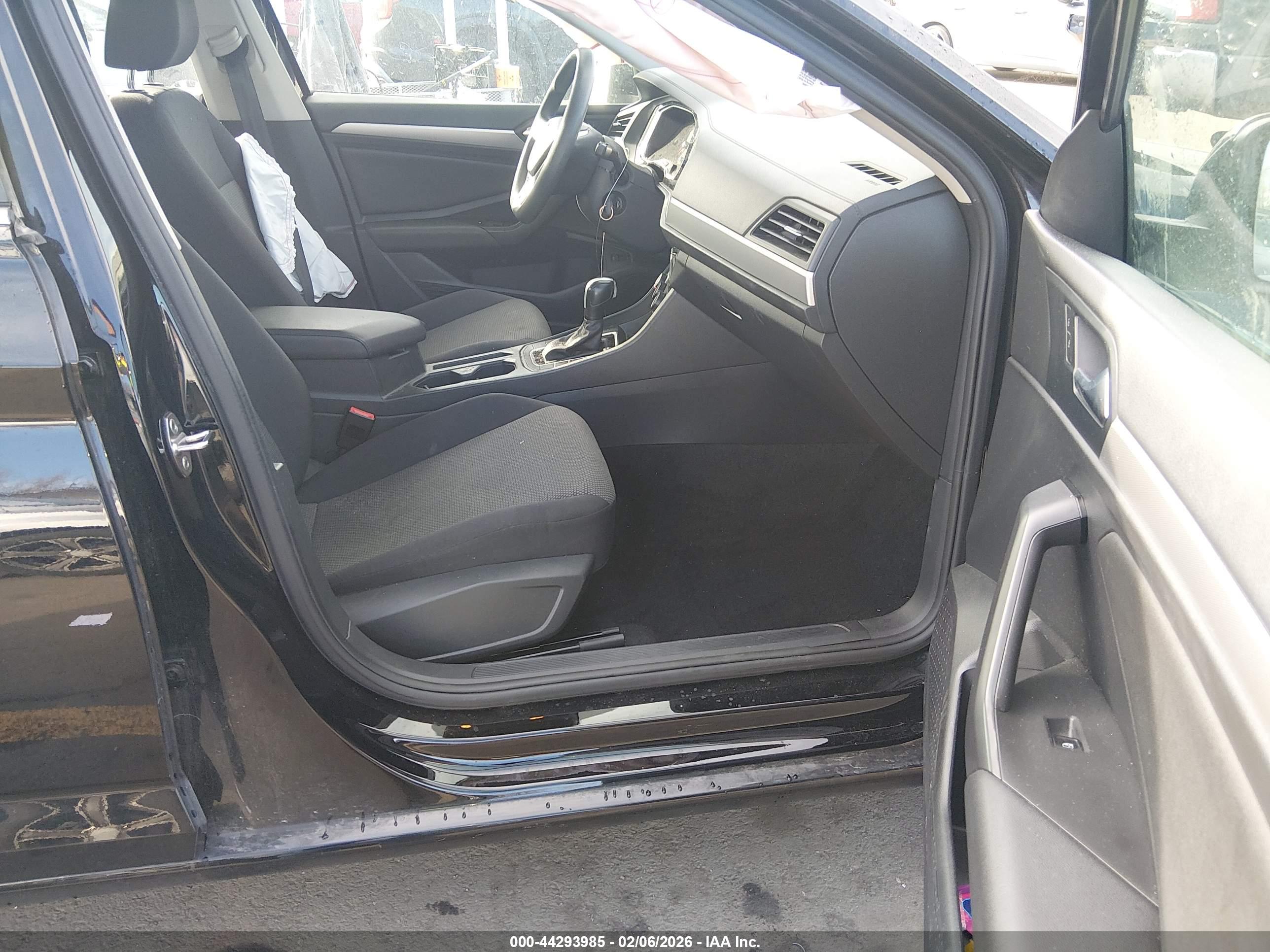 VOLKSWAGEN JETTA image 5