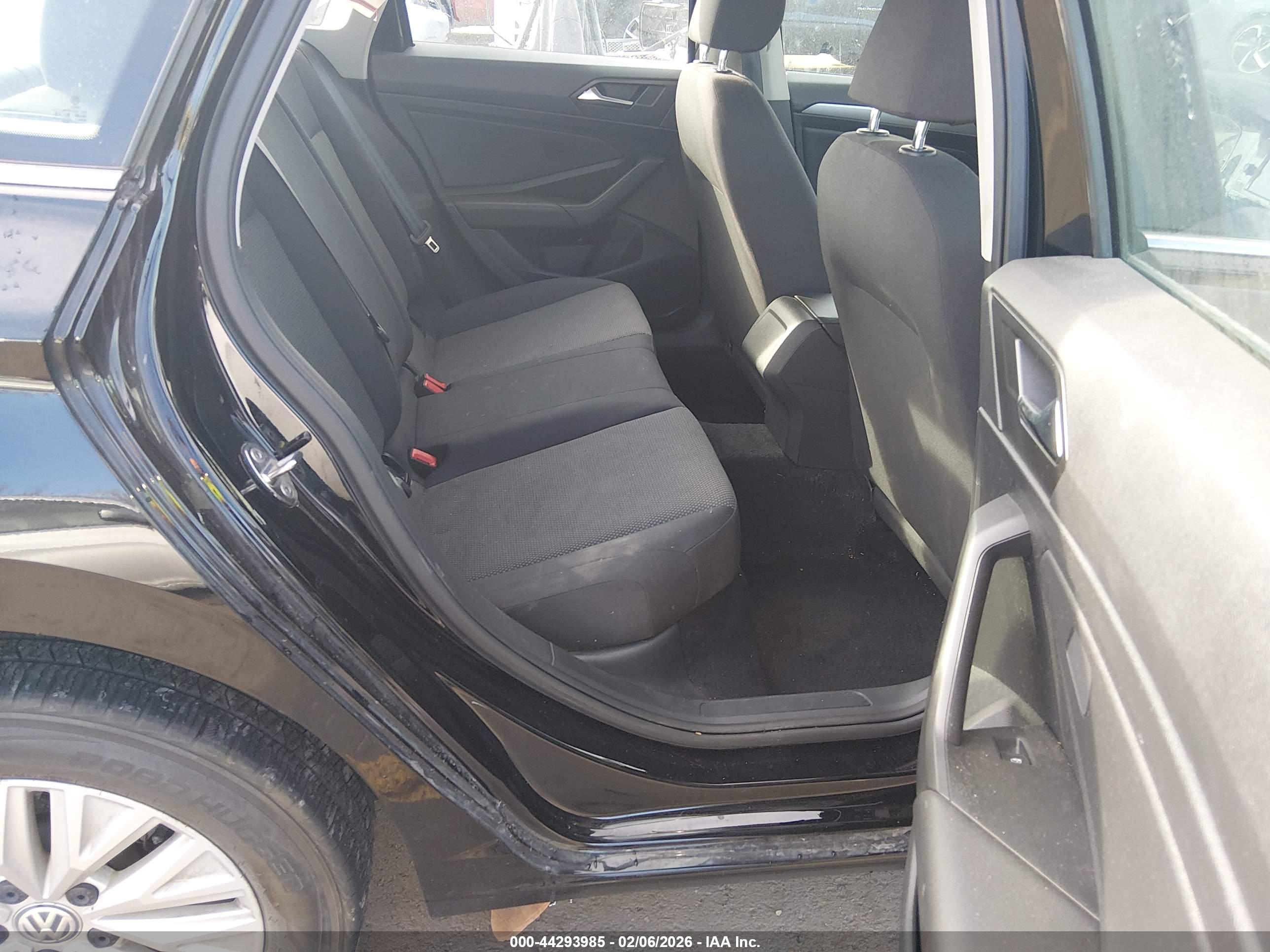 VOLKSWAGEN JETTA image 8