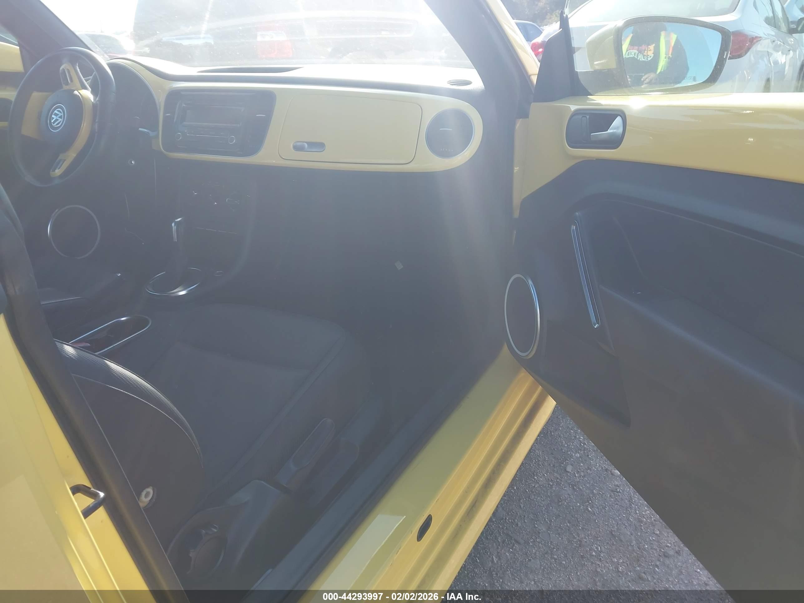 VOLKSWAGEN BEETLE image 5