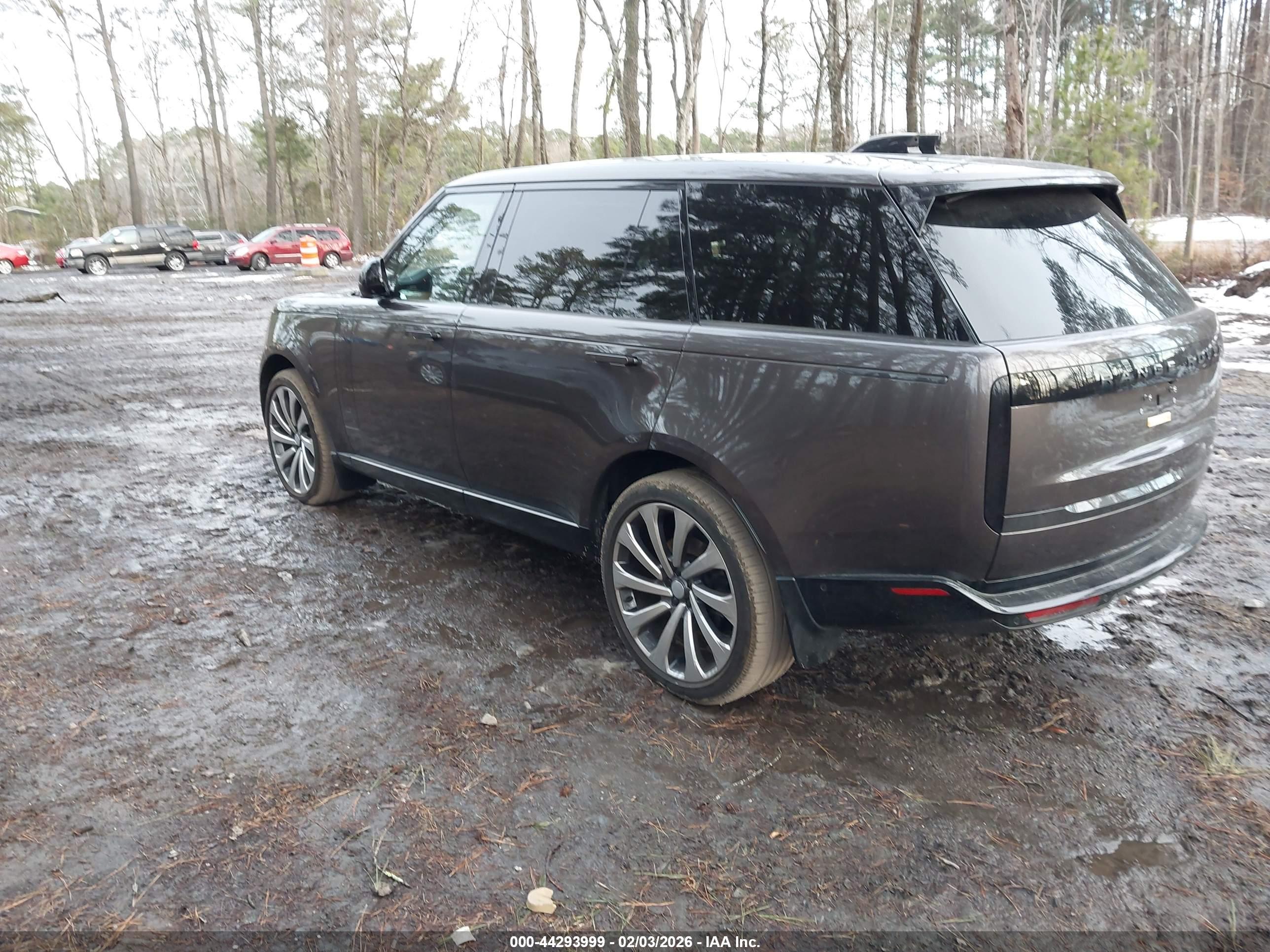 LAND ROVER image 3