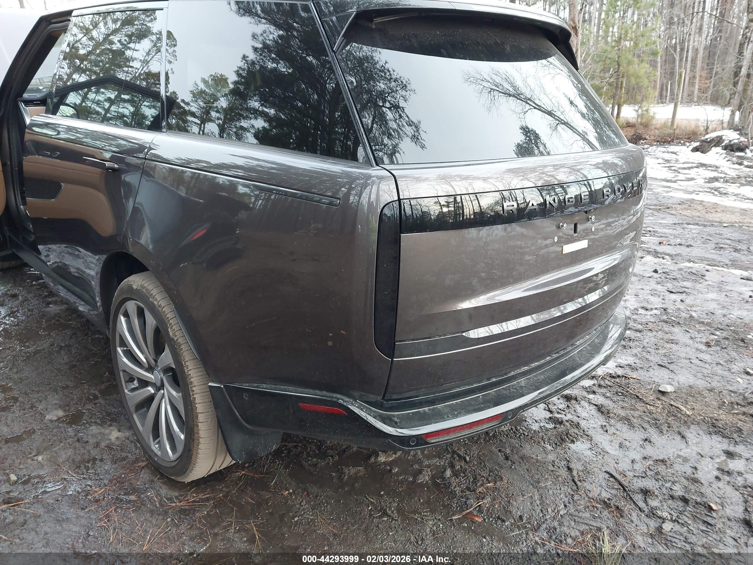 LAND ROVER image 6