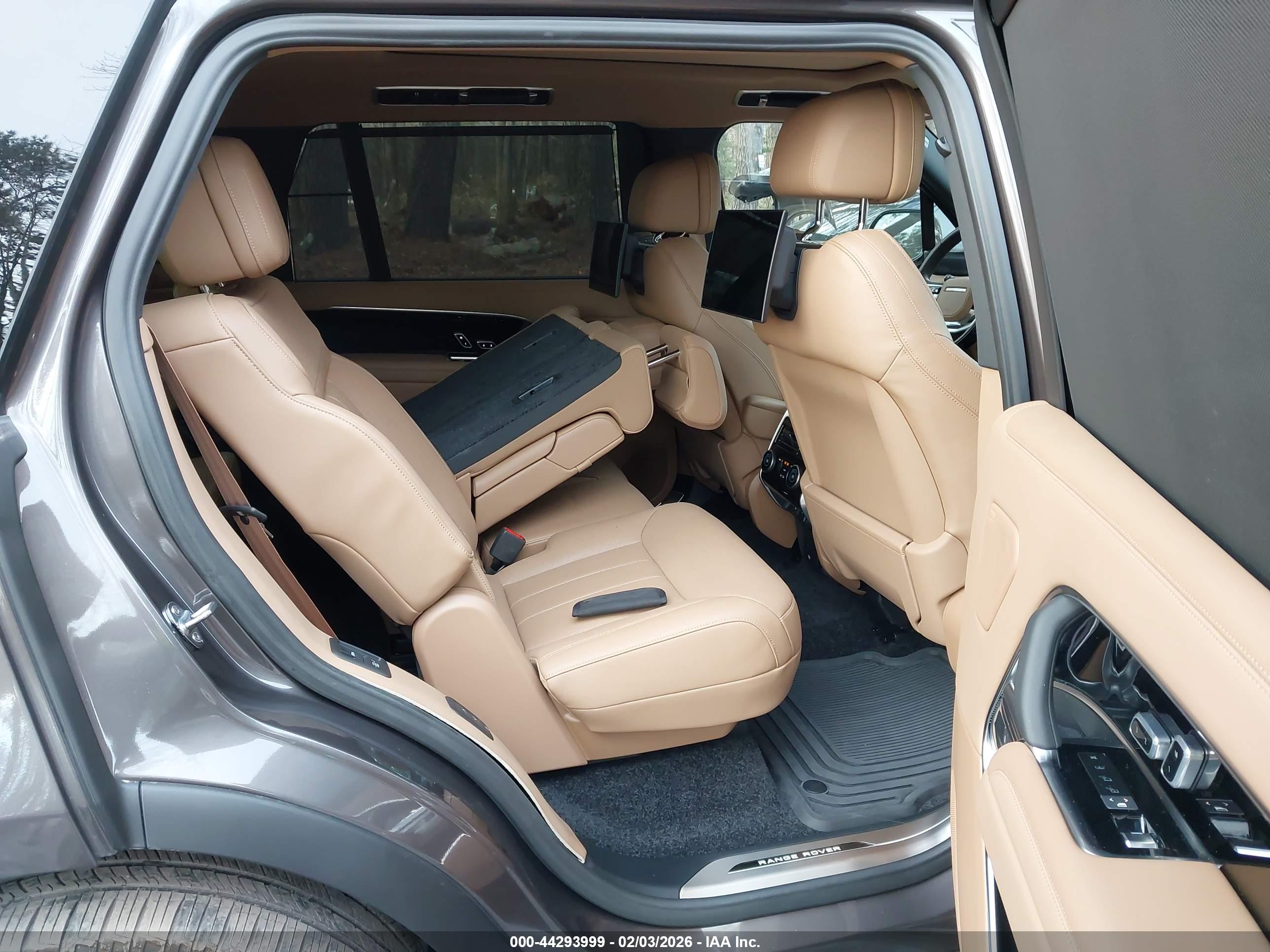 LAND ROVER image 8