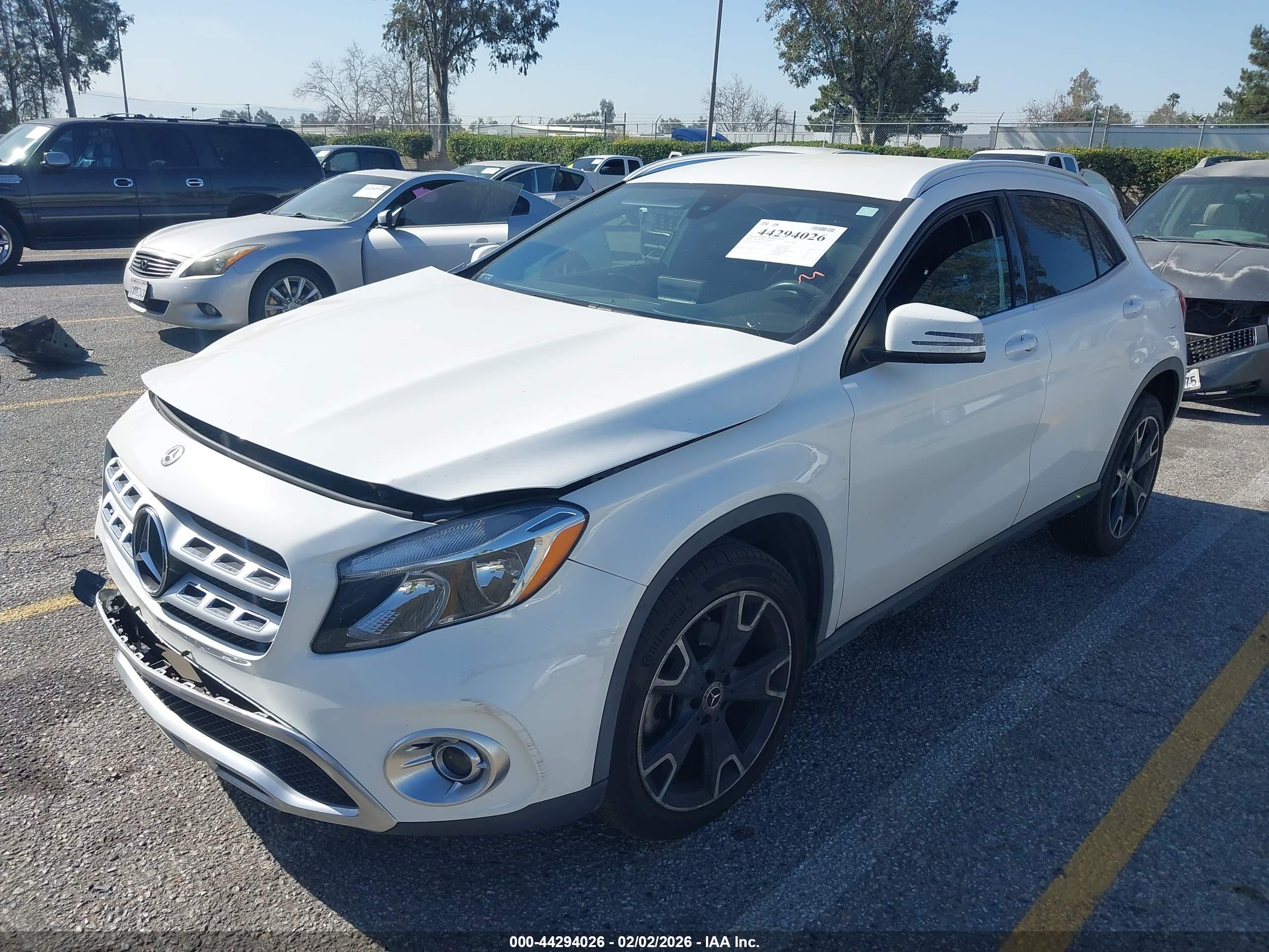 MERCEDES-BENZ GLA image 2