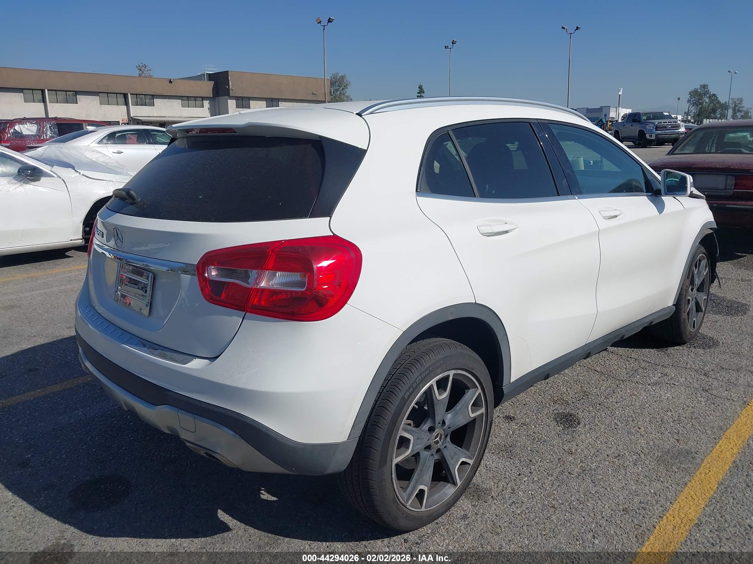 MERCEDES-BENZ GLA image 4