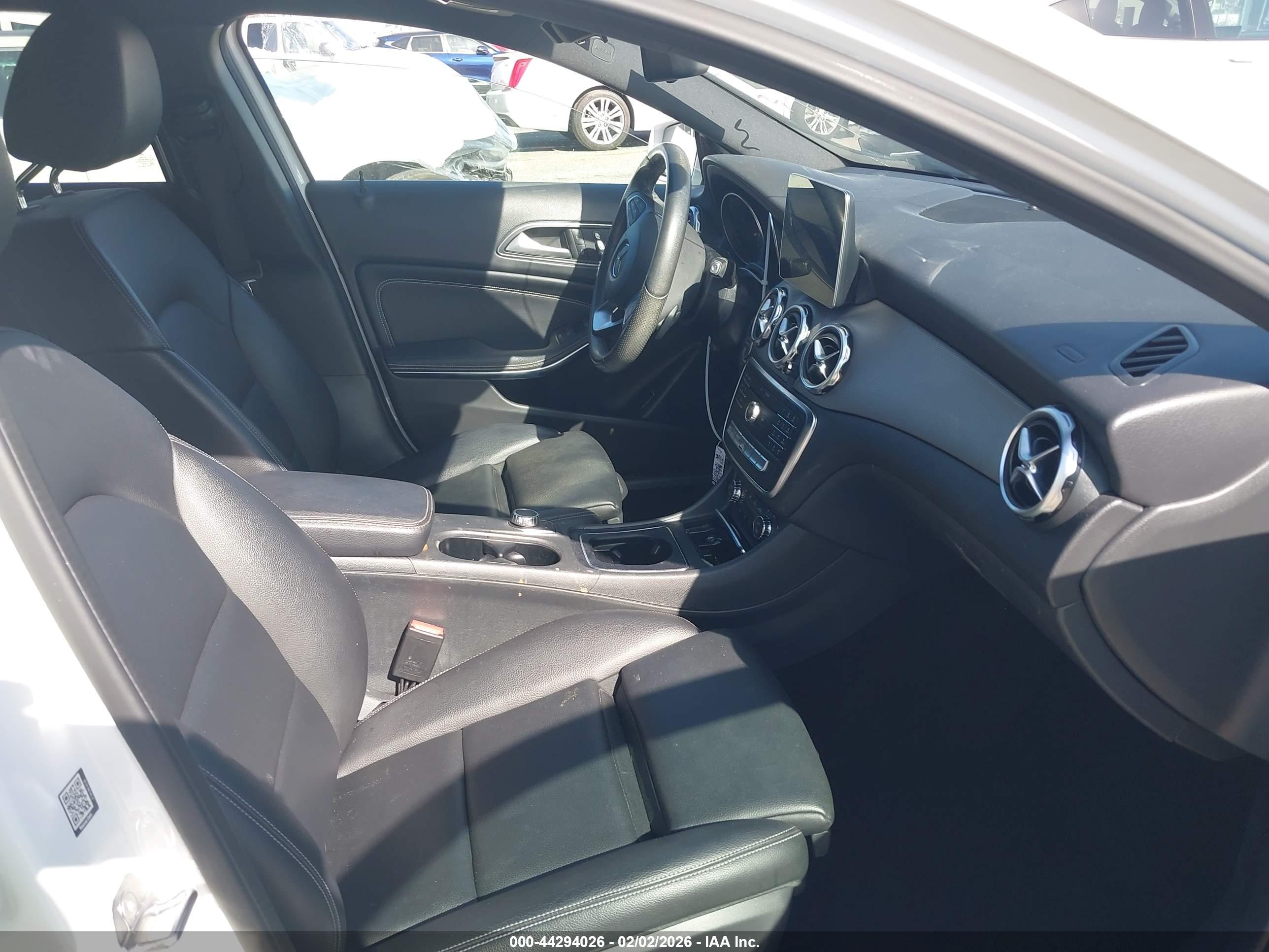 MERCEDES-BENZ GLA image 5
