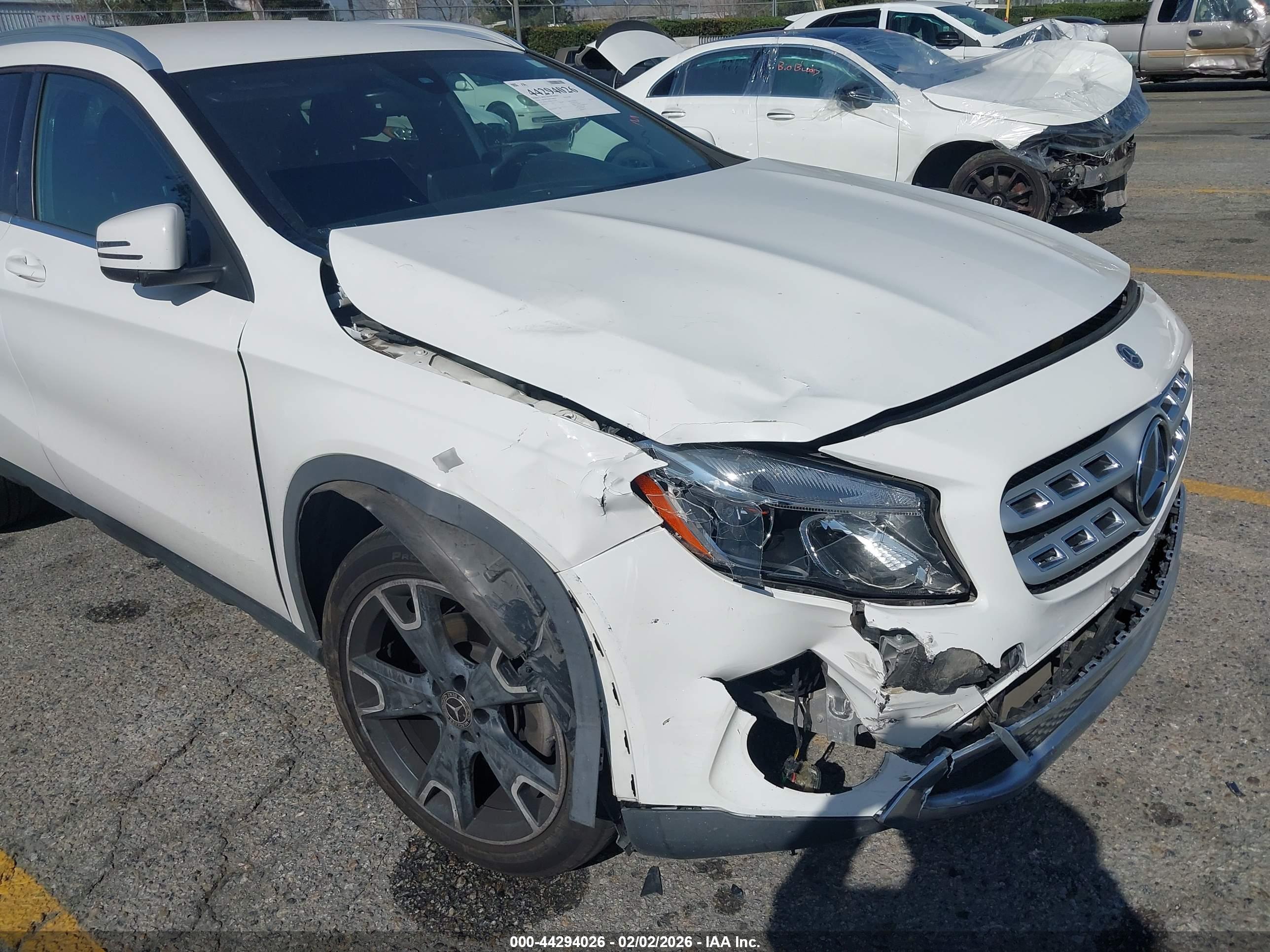 MERCEDES-BENZ GLA image 6