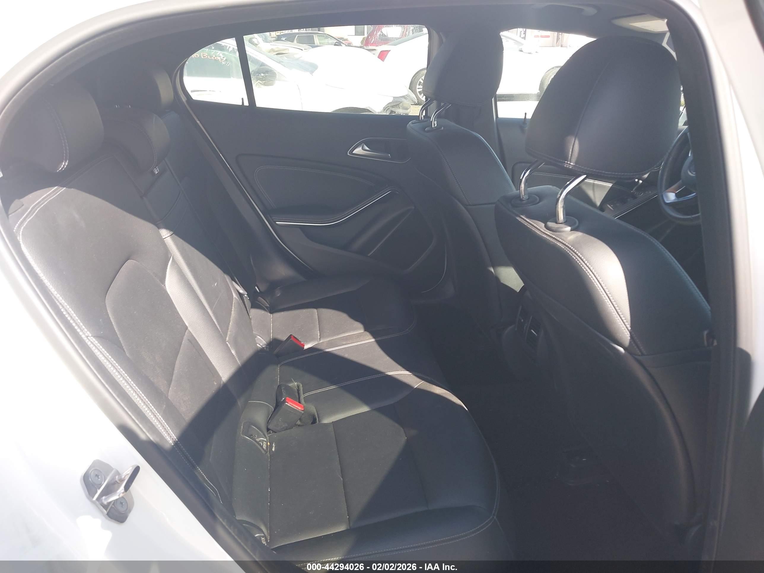 MERCEDES-BENZ GLA image 8