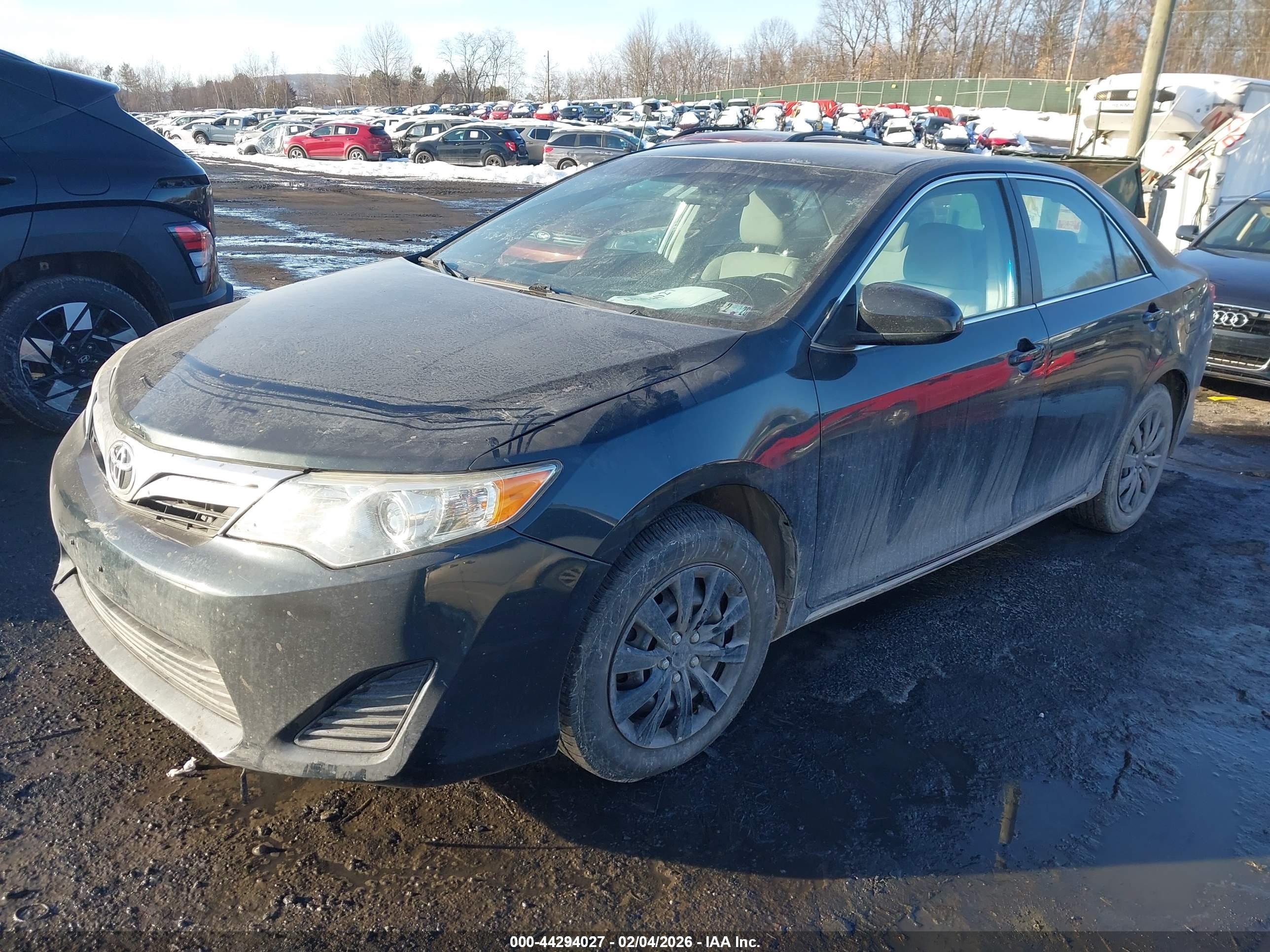 TOYOTA CAMRY image 2