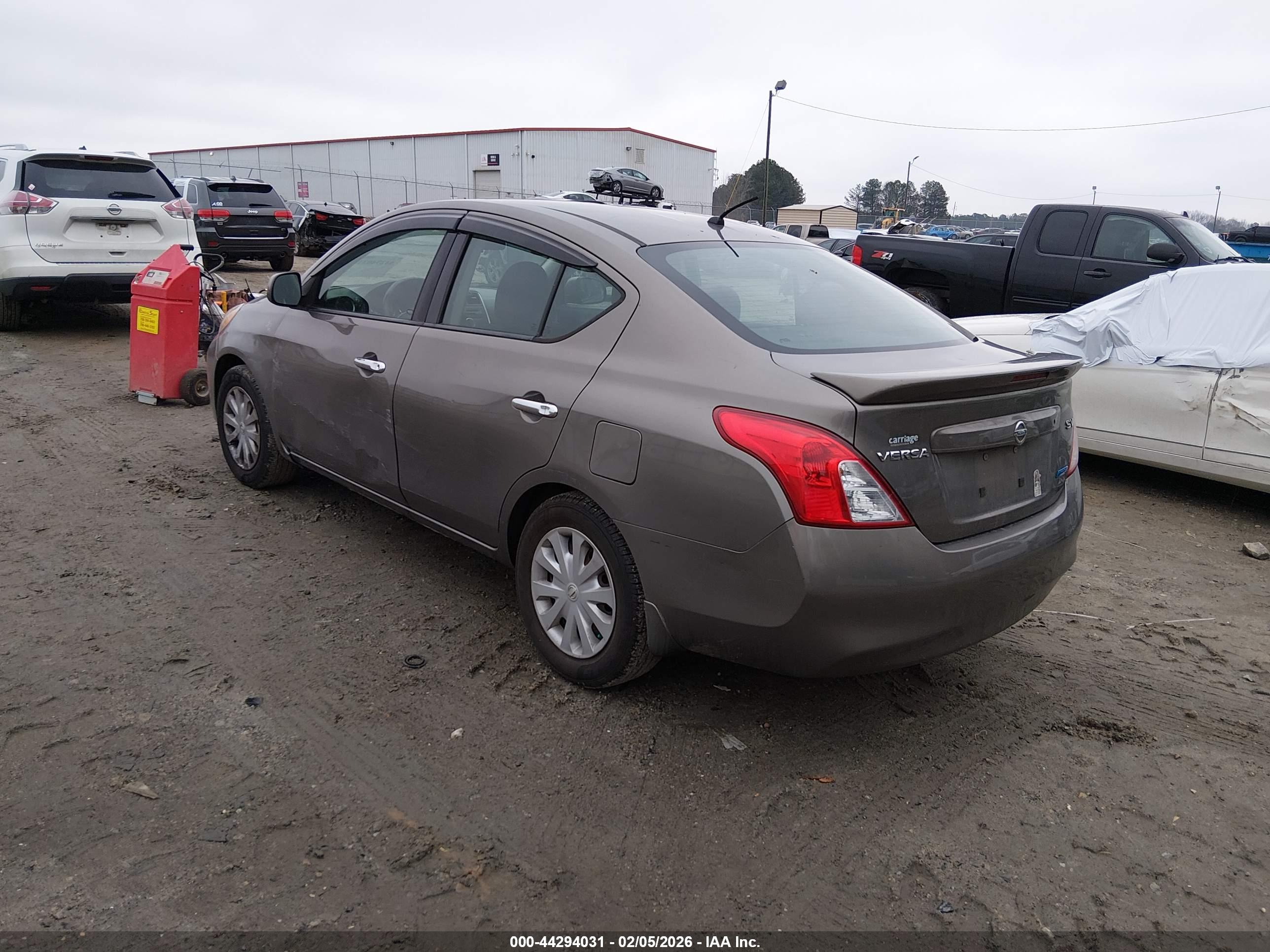 NISSAN VERSA image 3