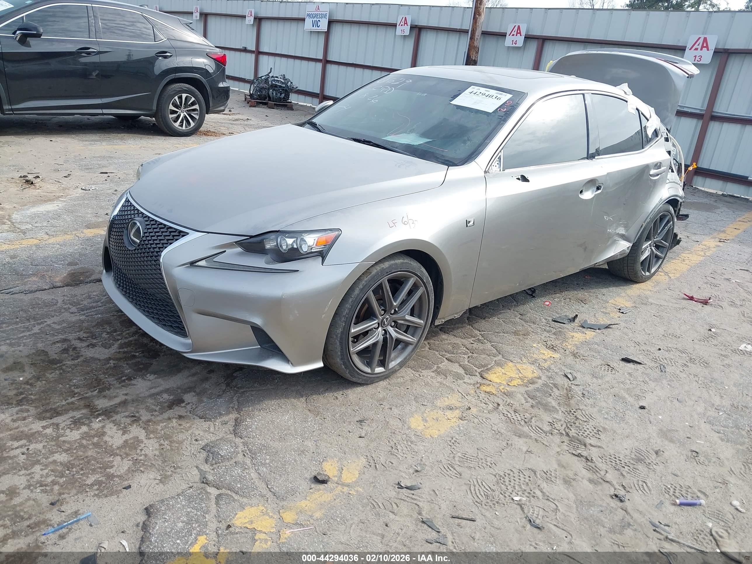 LEXUS IS image 2