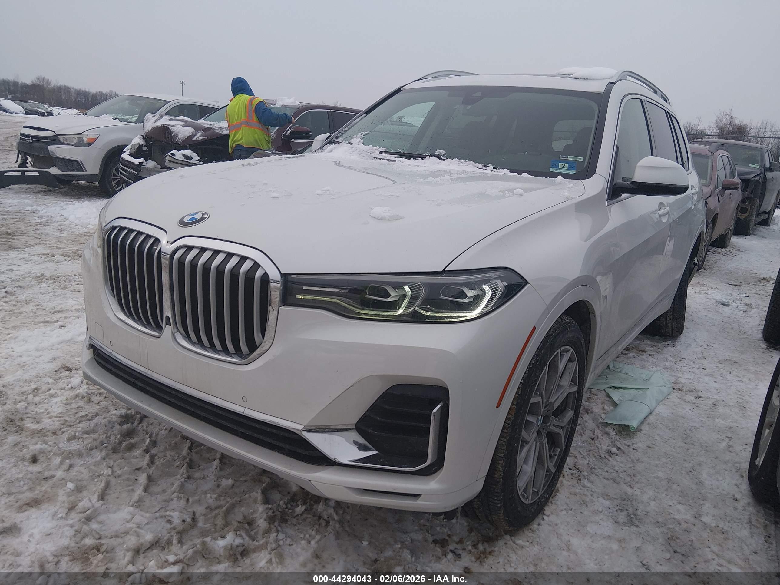 BMW X7 image 2