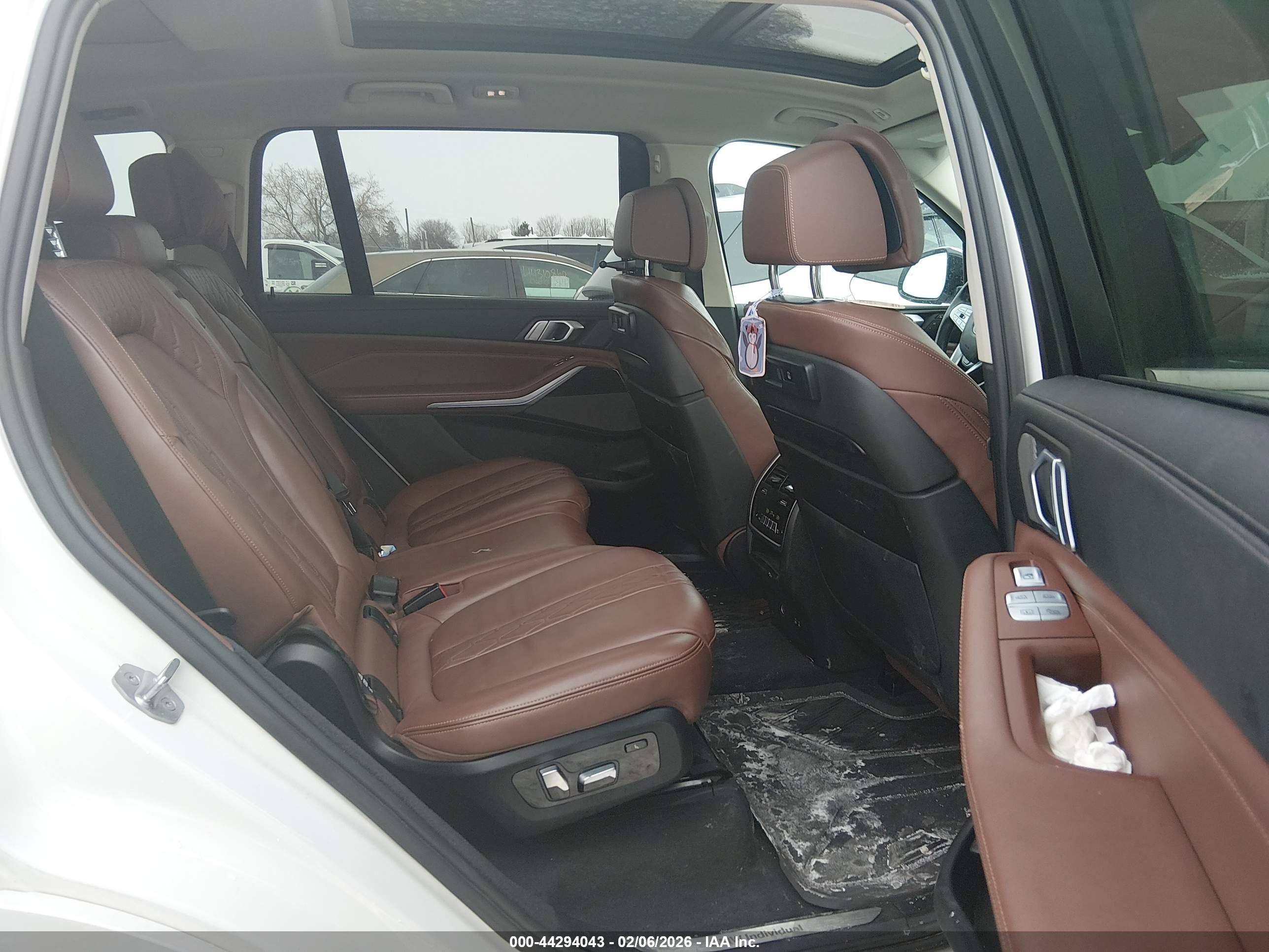 BMW X7 image 8