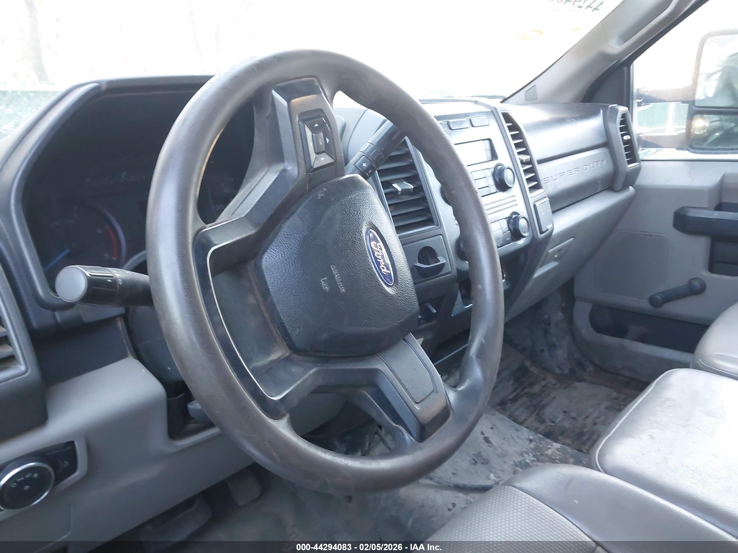 FORD F-550 image 7