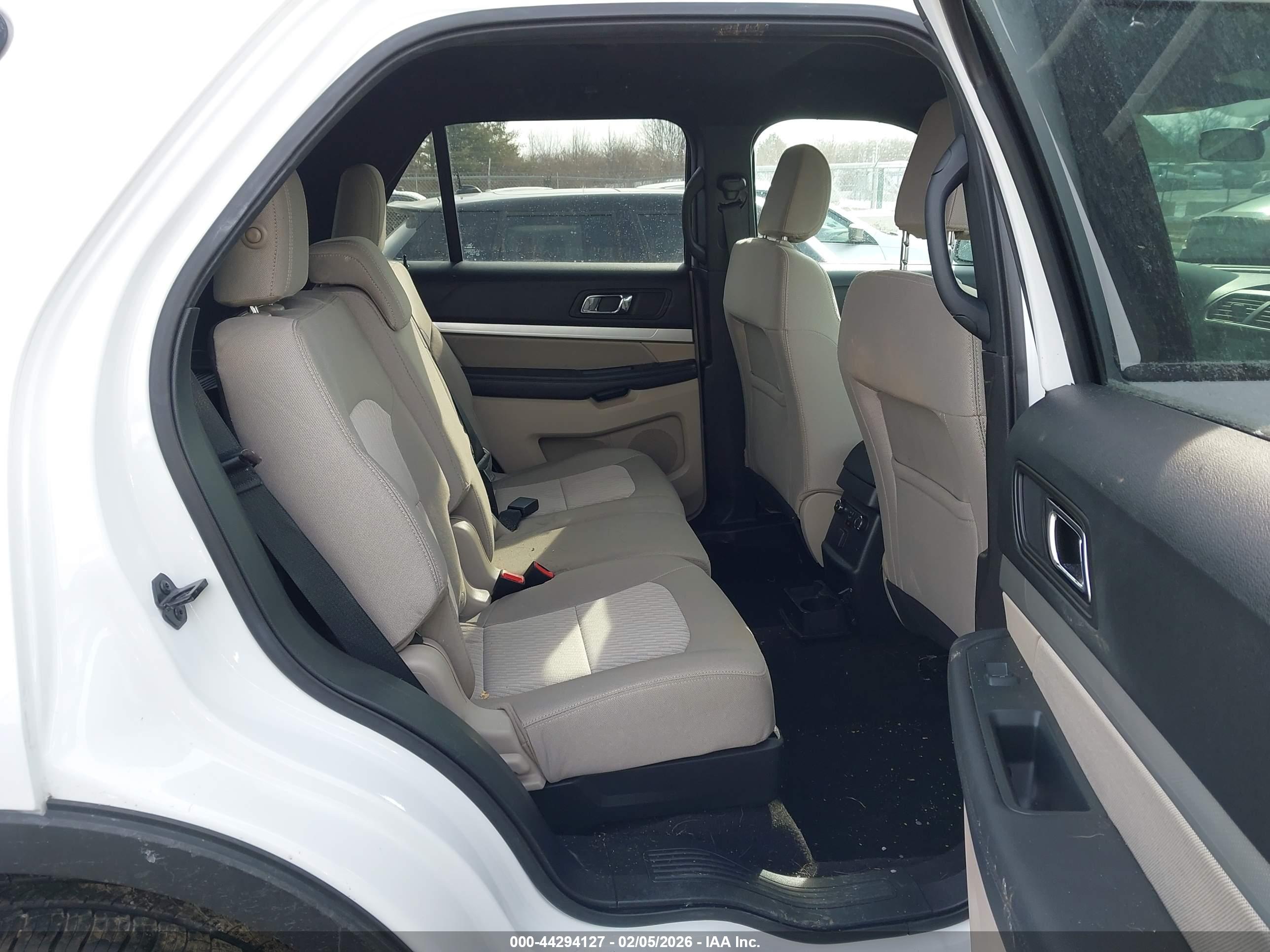 FORD EXPLORER image 8