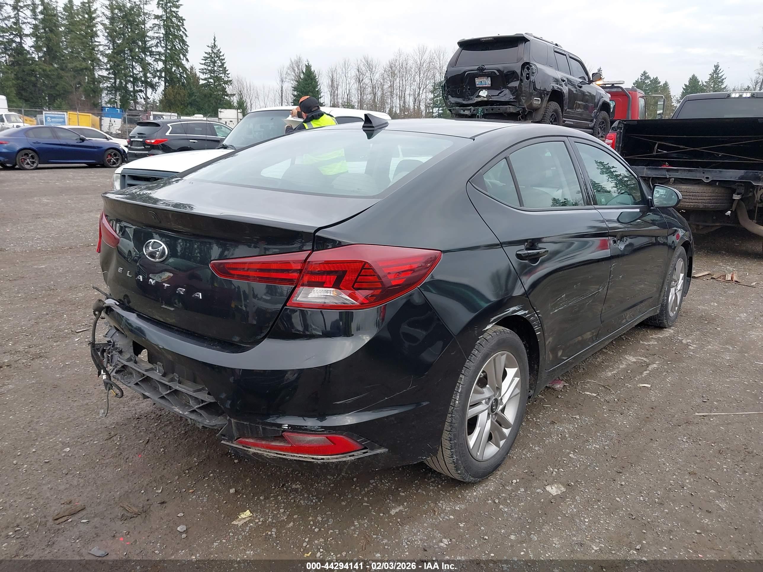 HYUNDAI ELANTRA image 4