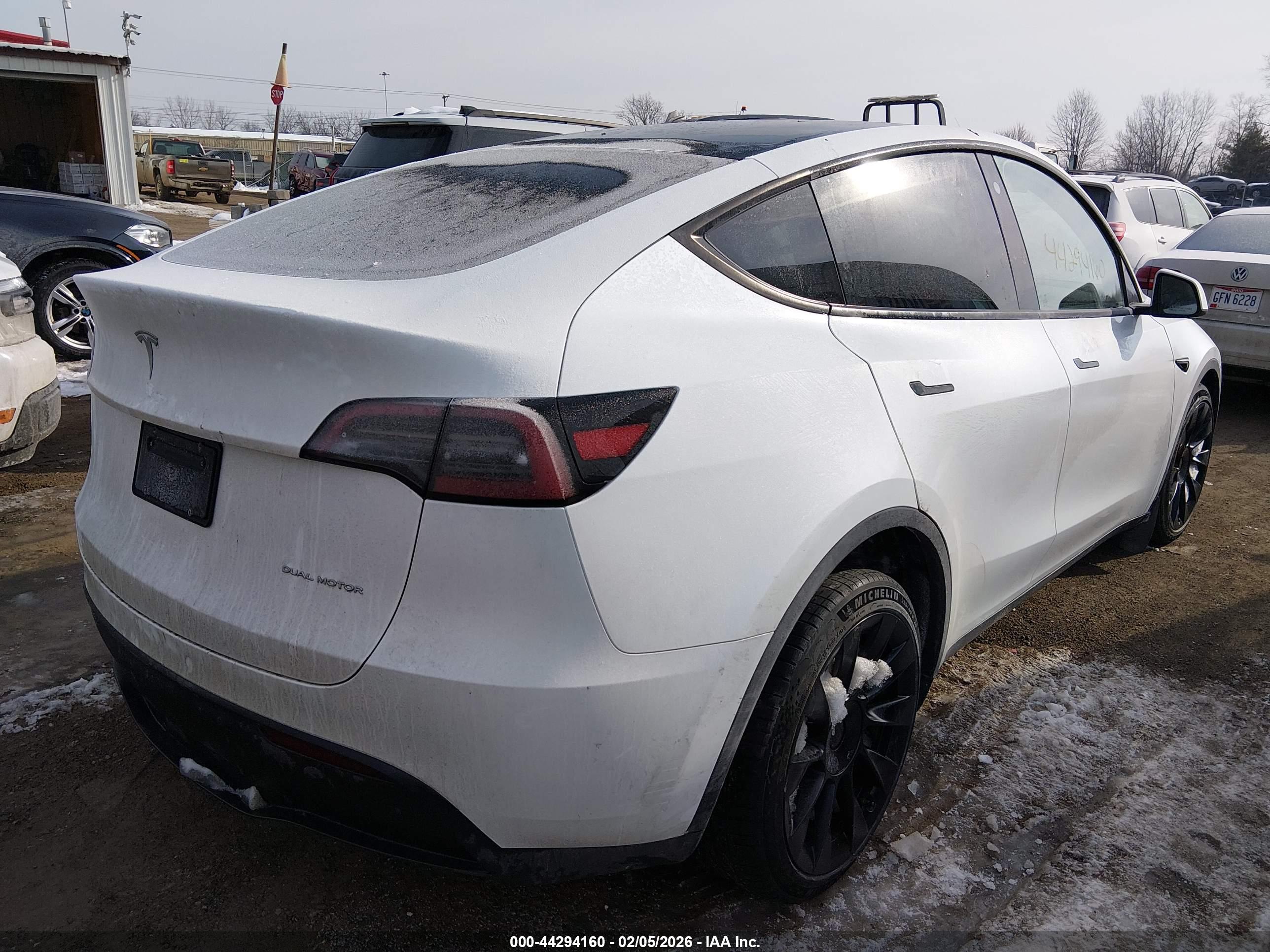 TESLA MODEL image 4