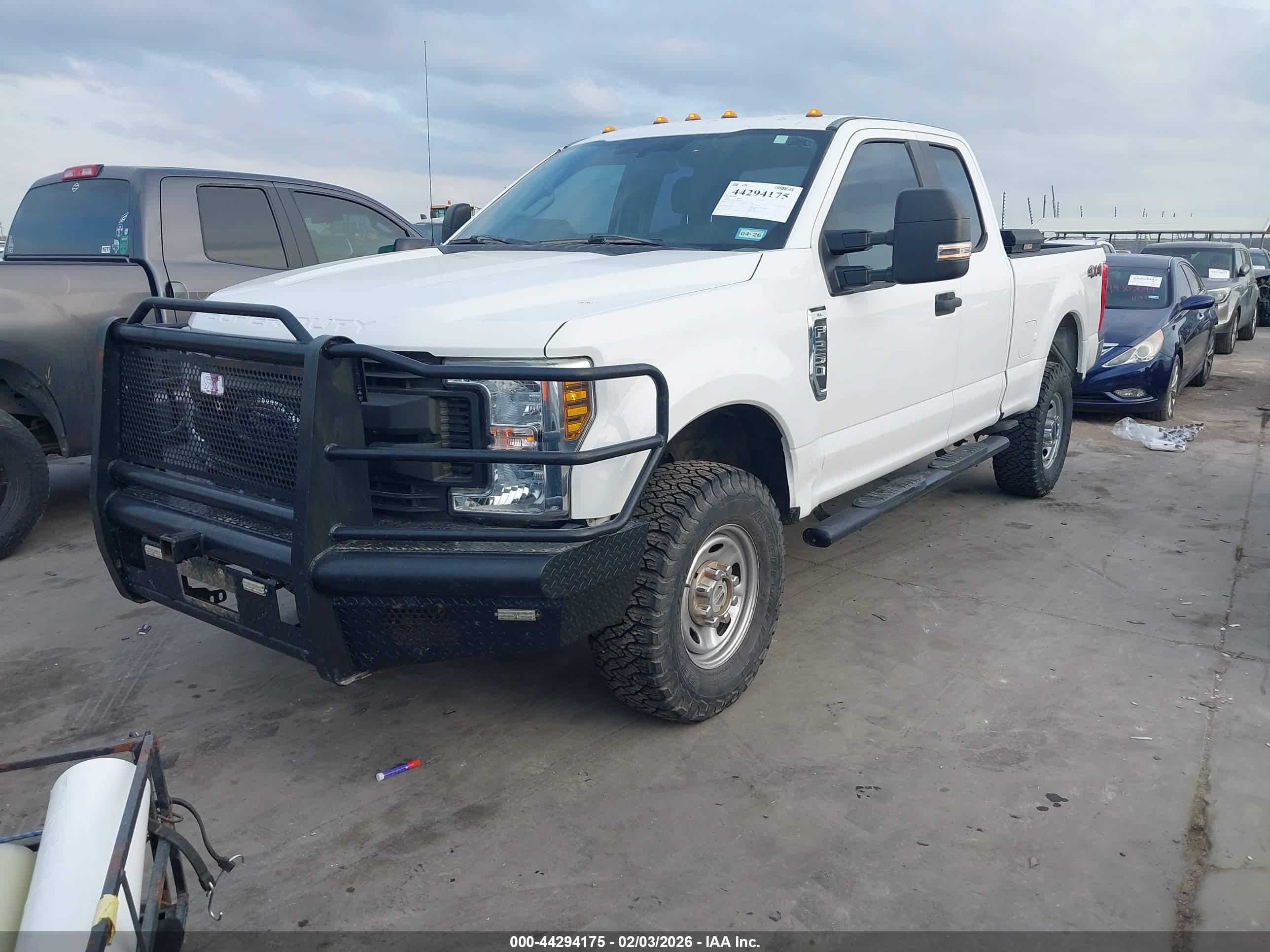 FORD F-250 image 2