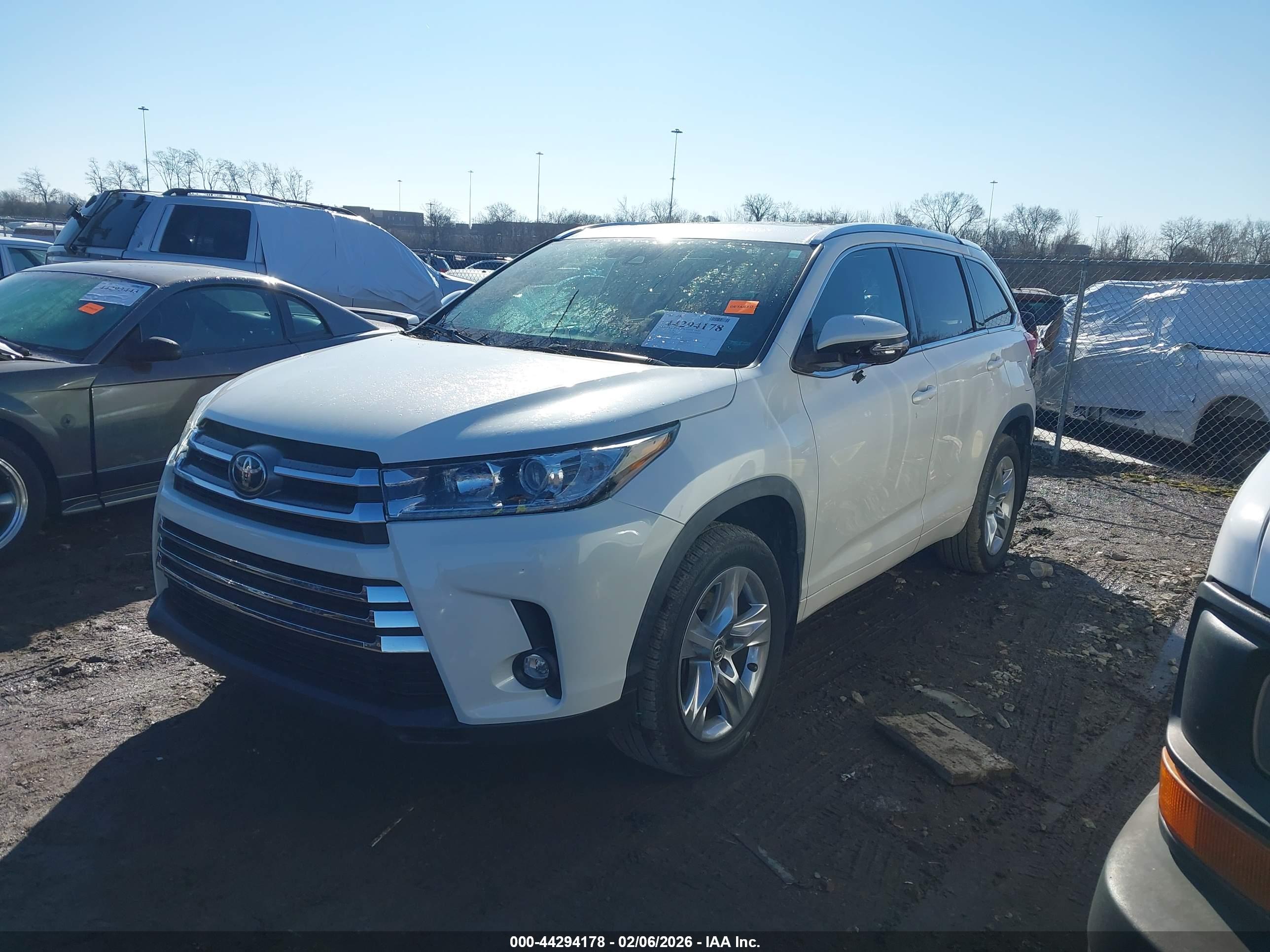 TOYOTA HIGHLANDER image 2