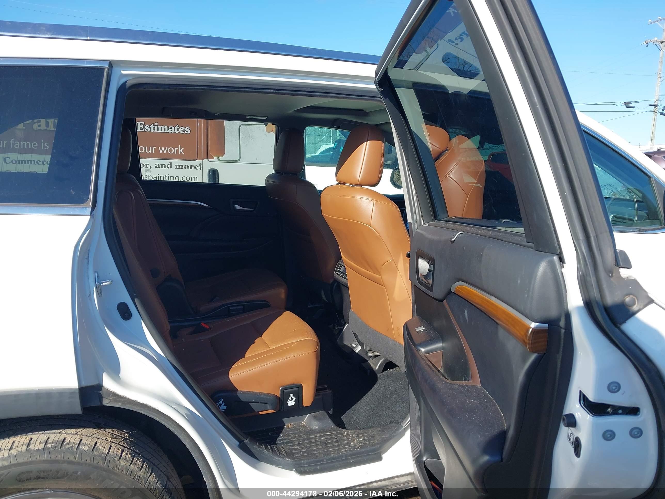 TOYOTA HIGHLANDER image 8