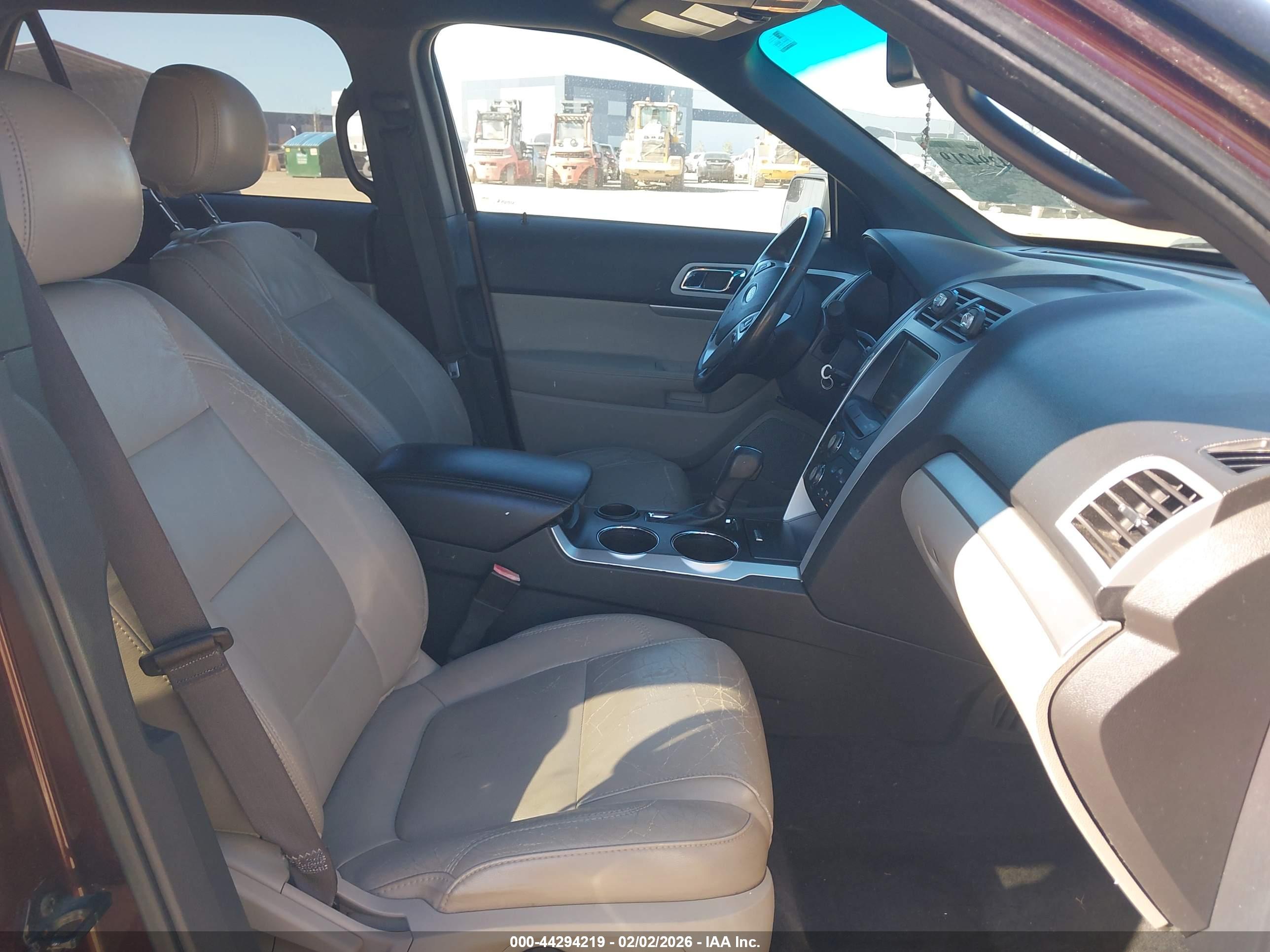 FORD EXPLORER image 5