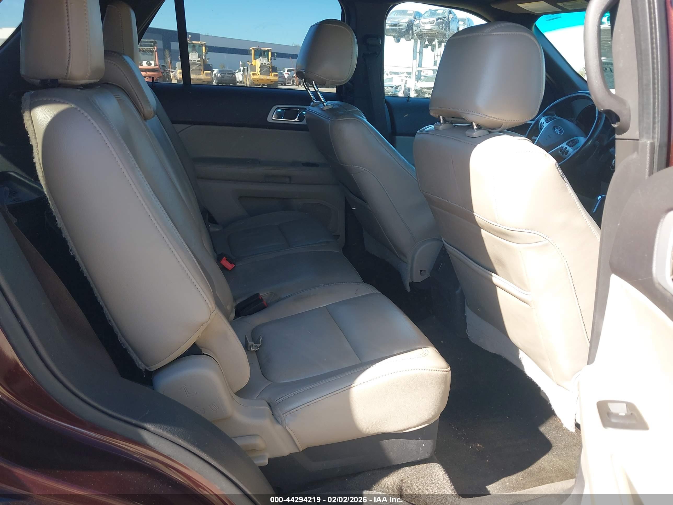 FORD EXPLORER image 8