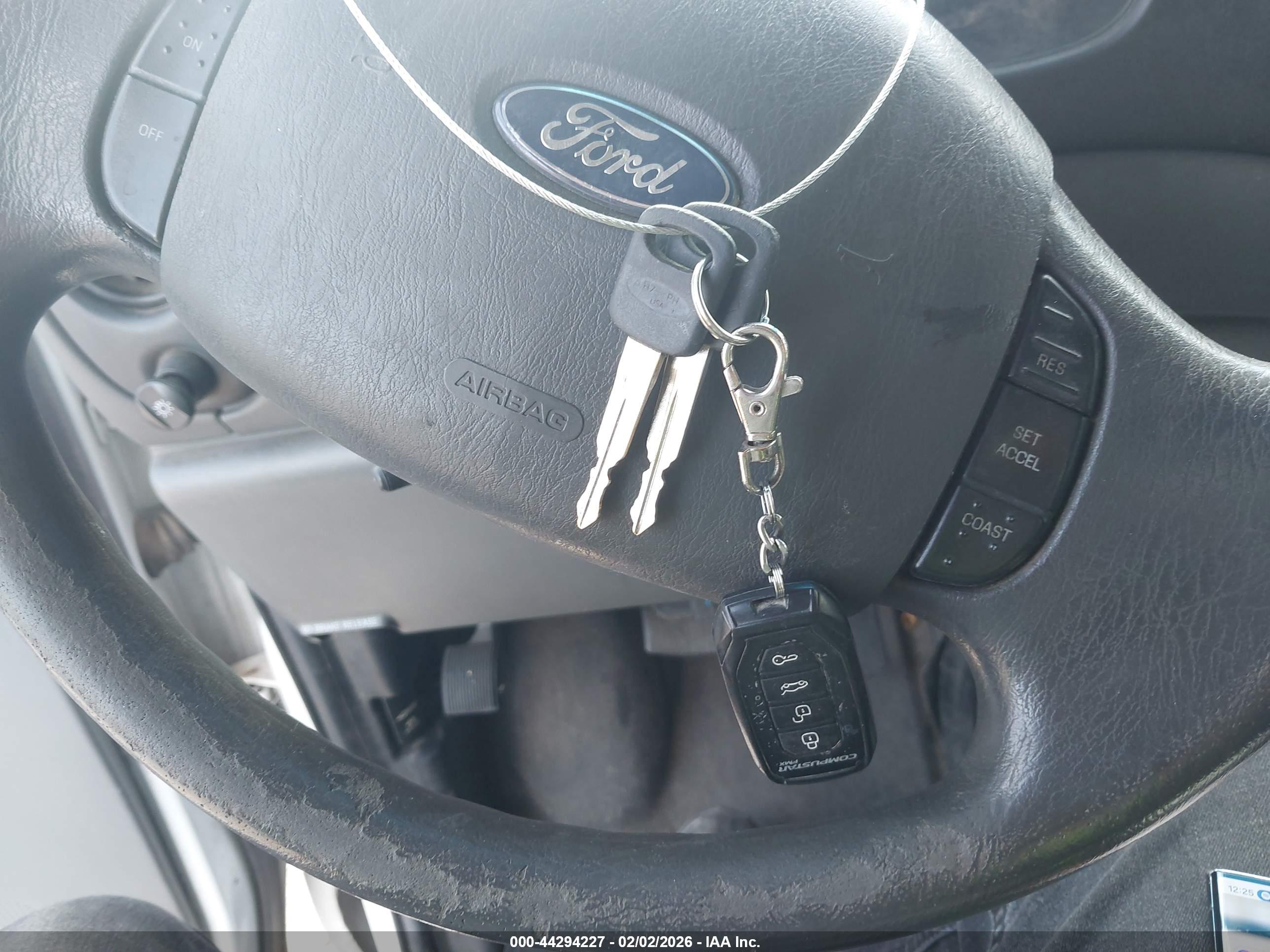 FORD E-250 image 11