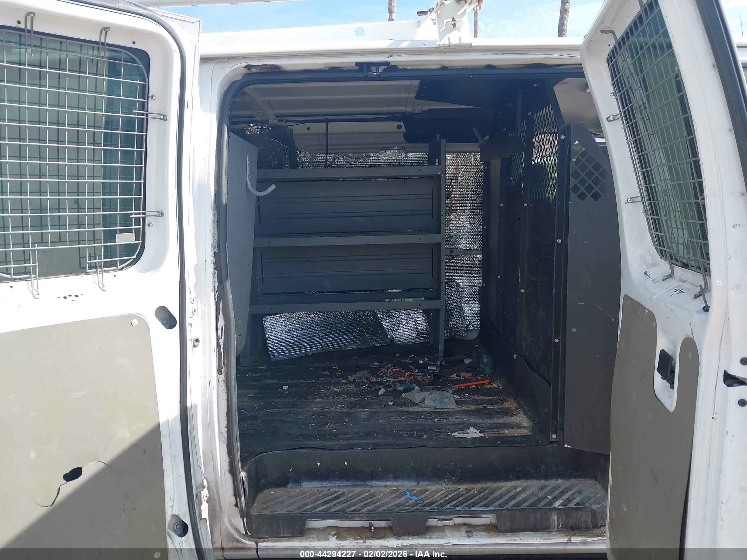FORD E-250 image 8