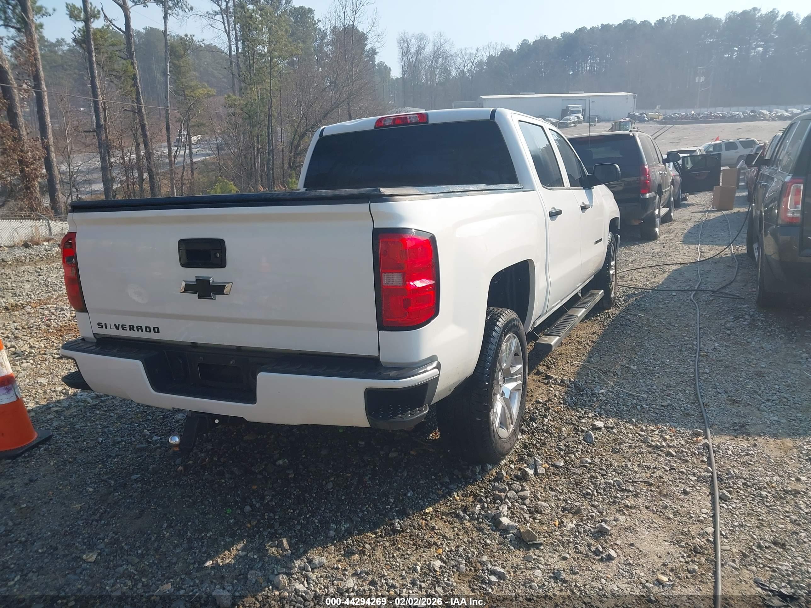 CHEVROLET SILVERADO image 4