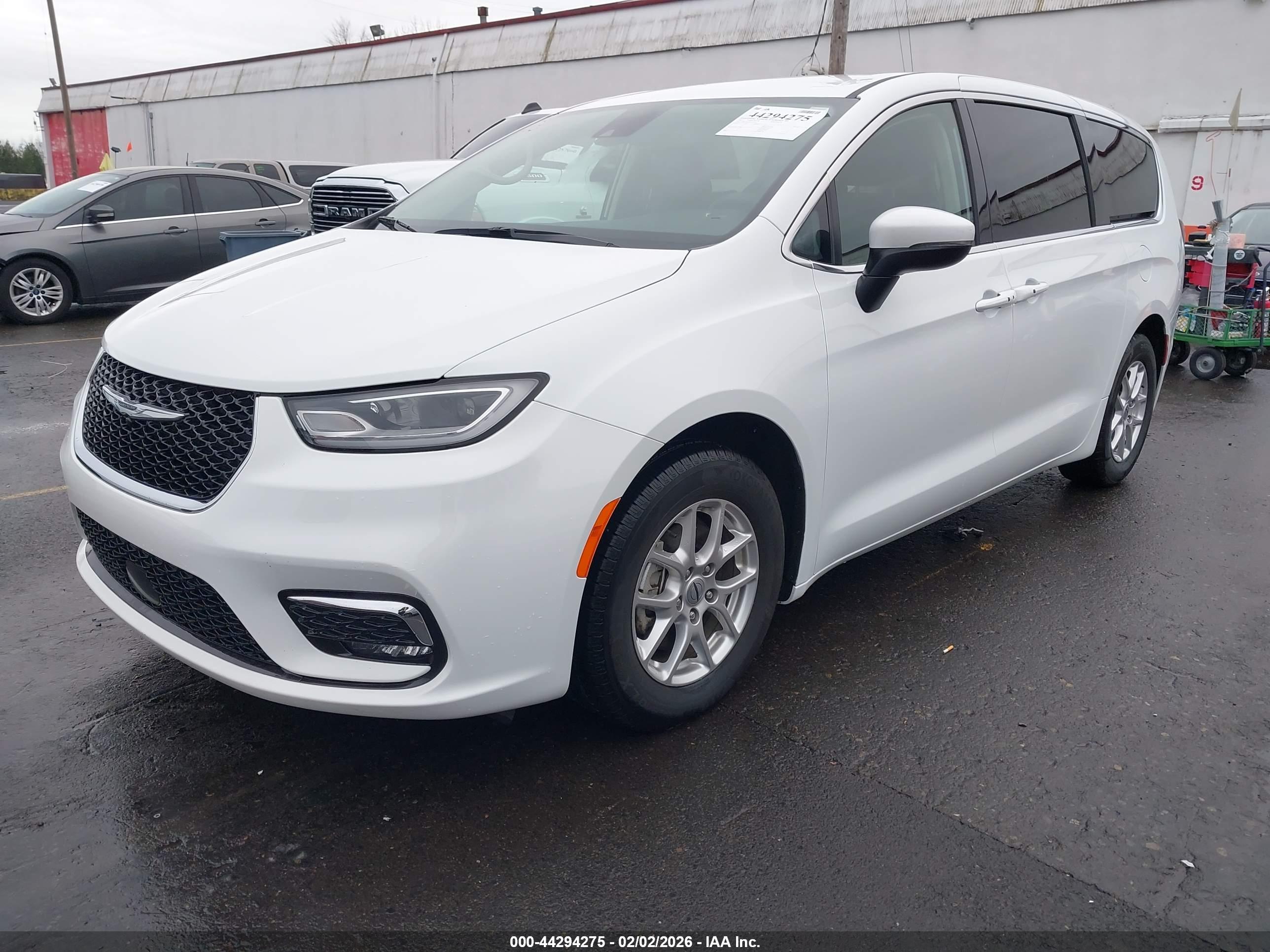 CHRYSLER PACIFICA image 2