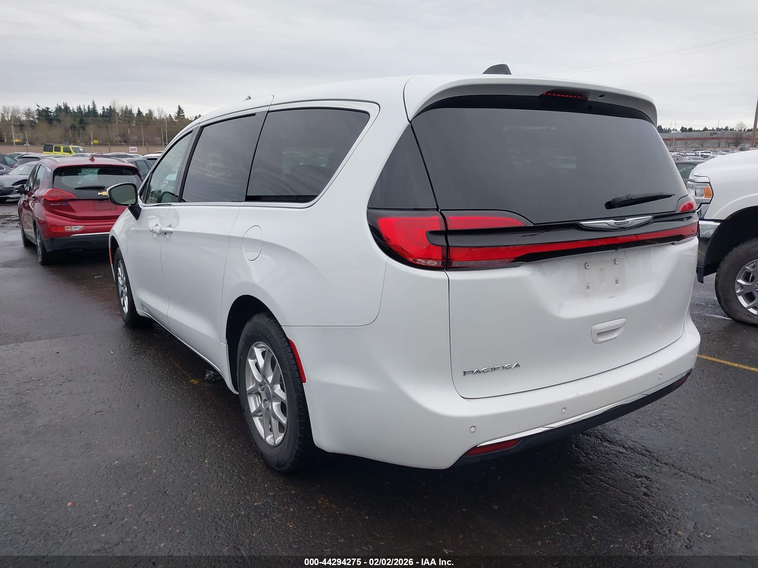 CHRYSLER PACIFICA image 3
