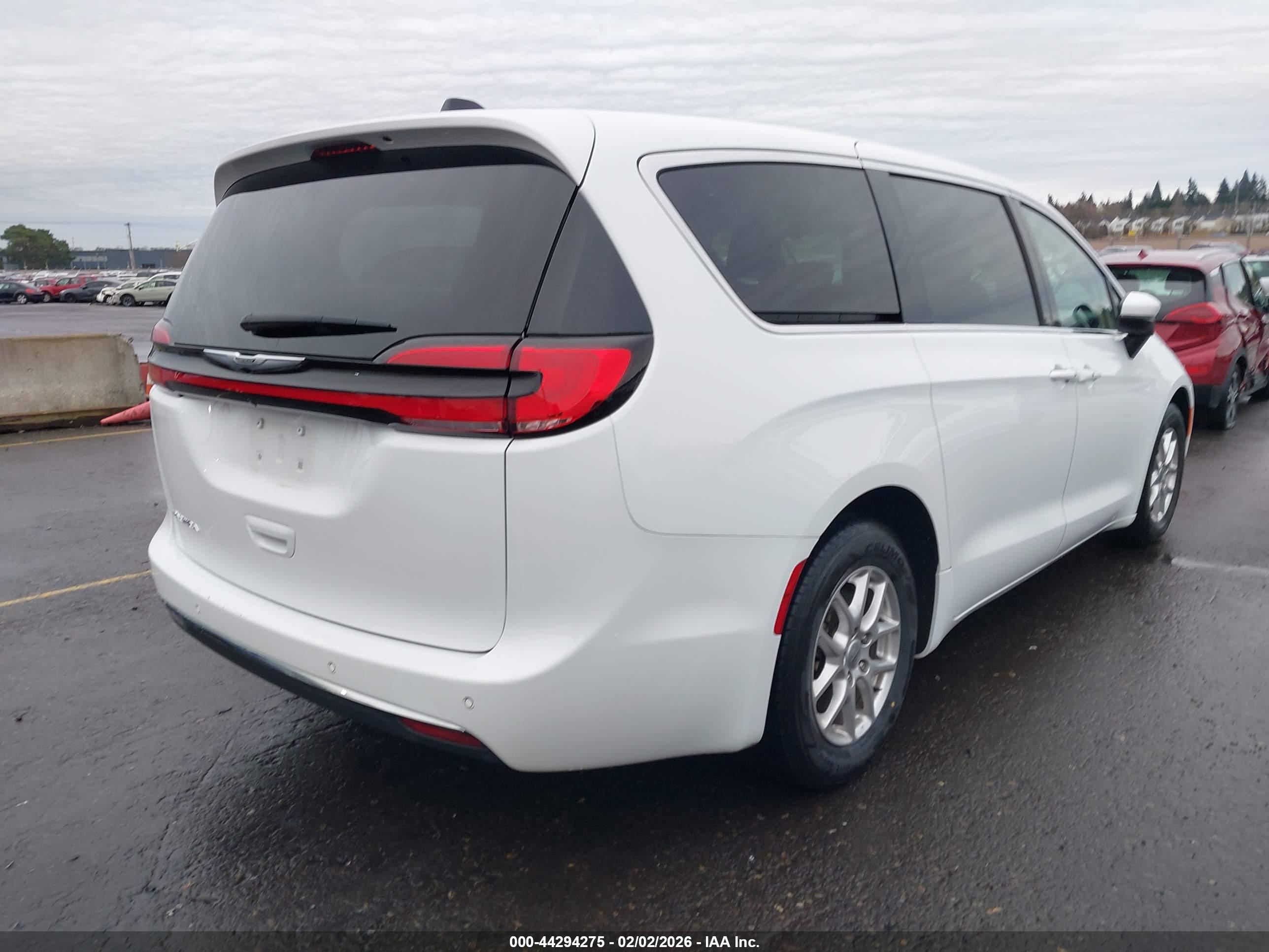CHRYSLER PACIFICA image 4