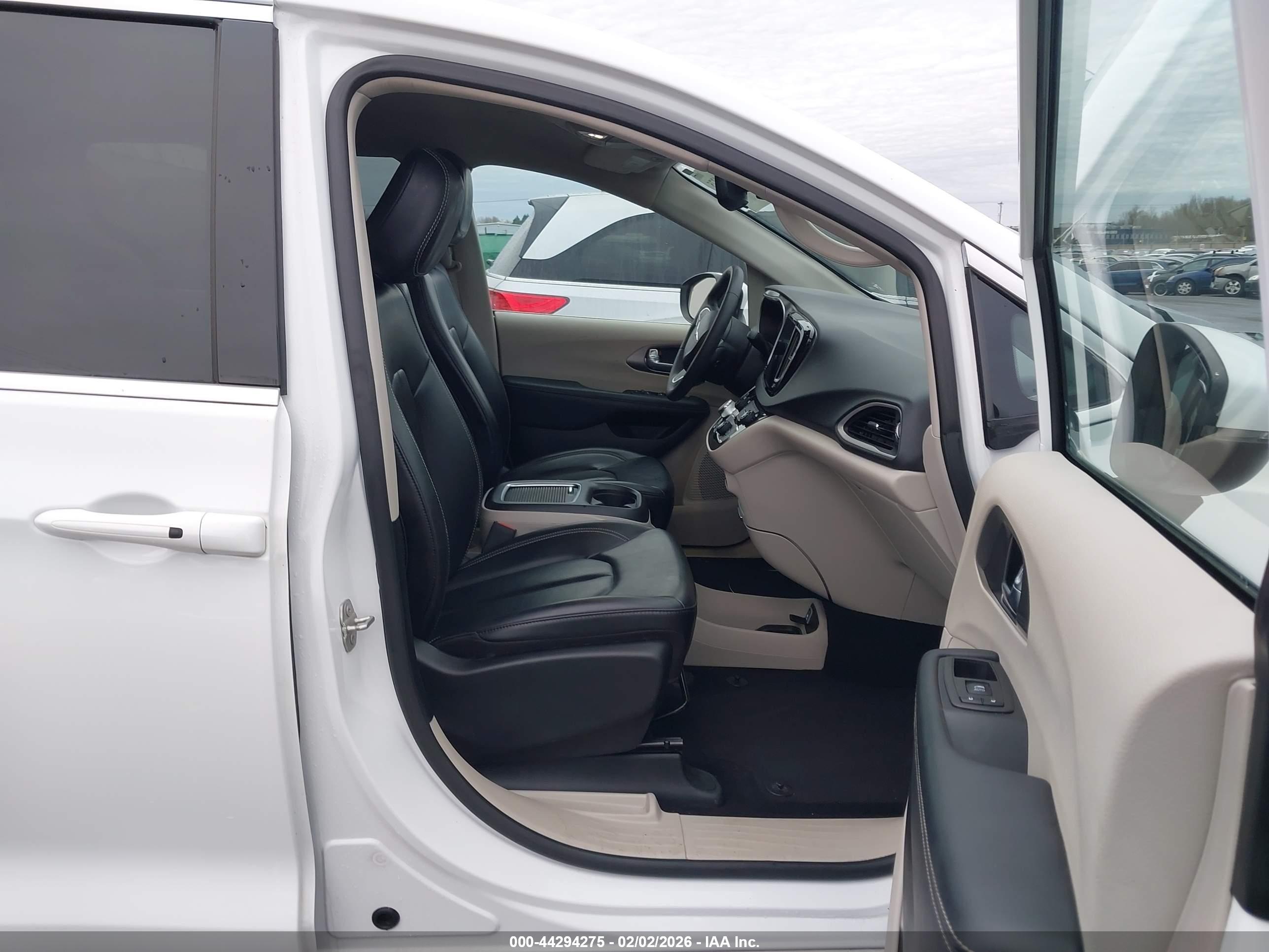 CHRYSLER PACIFICA image 5