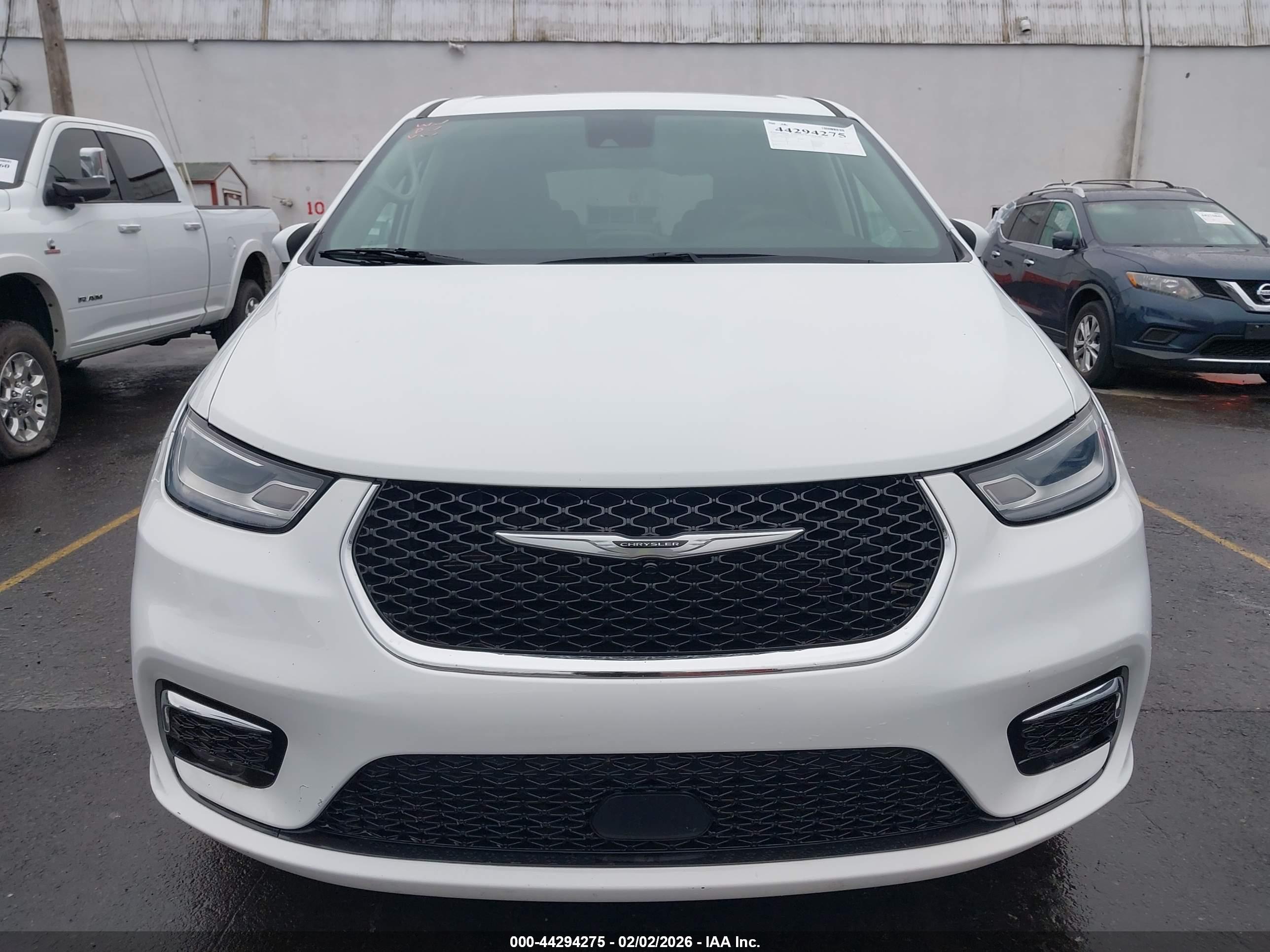 CHRYSLER PACIFICA image 6