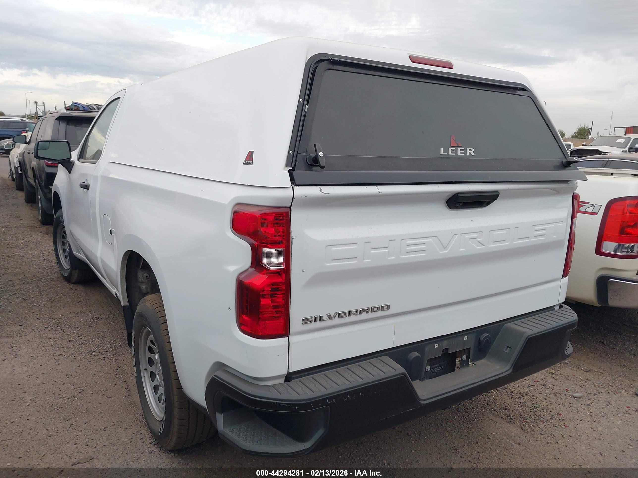 CHEVROLET SILVERADO image 3